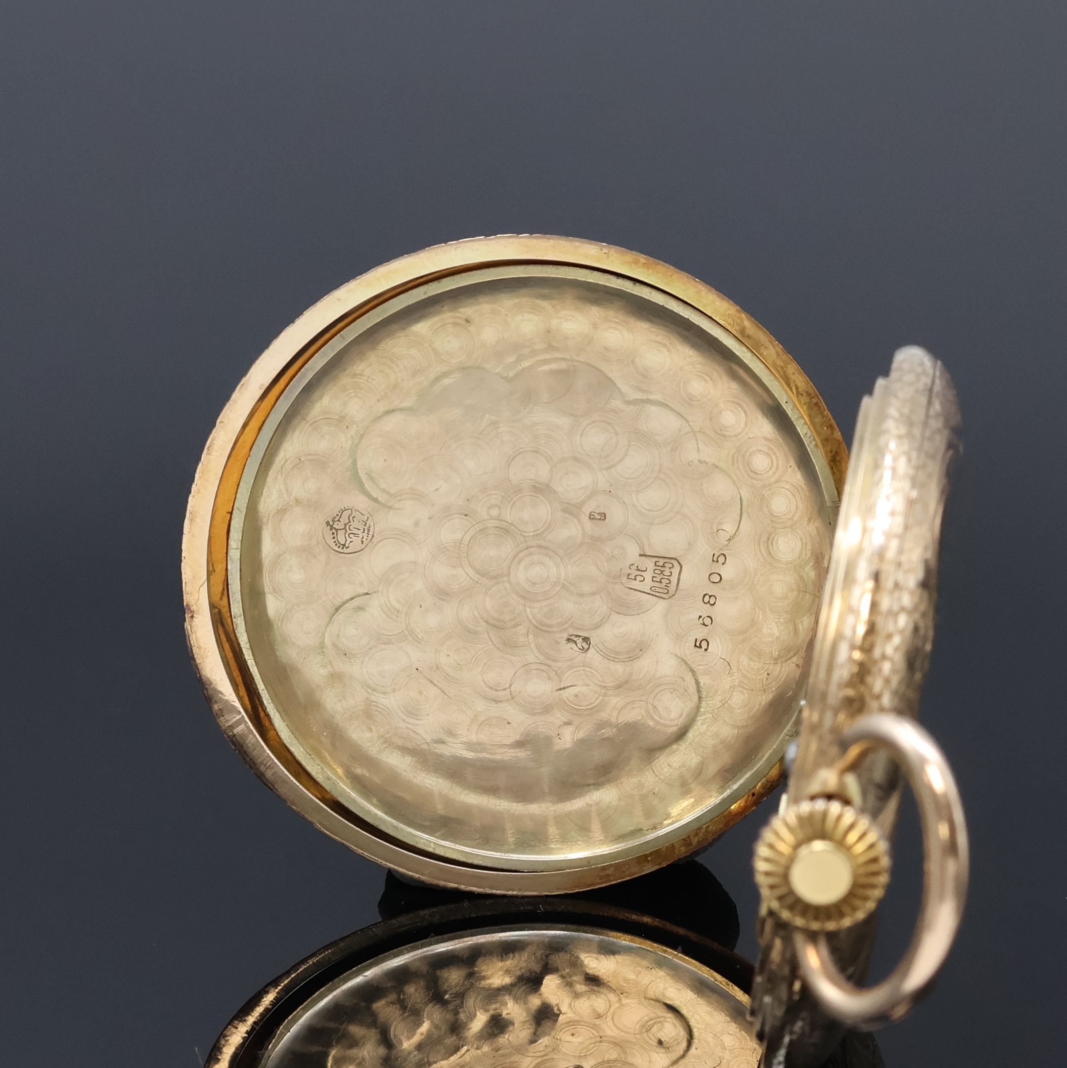 Detail f: MOVADO Savonette Herrentaschenuhr in RG 585/000, Schweiz um 1930, floral graviertes 3-Deckel Goldgeh., verg. Metallzifferbl. strahlen-guill., kl. ...