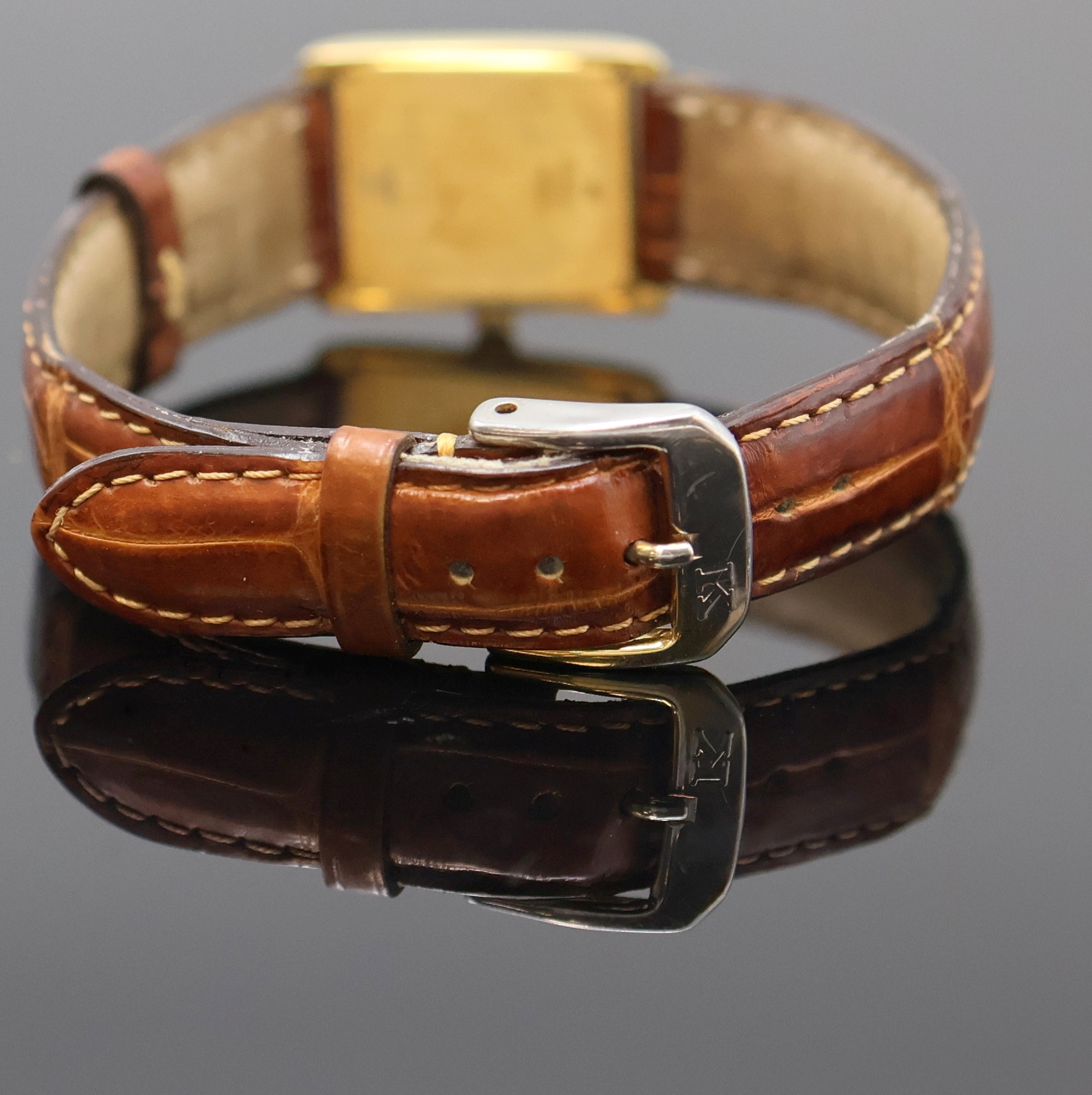 Detail d: BAUME & MERCIER Damenarmbanduhr in GG 750/000 Referenz 18542, Schweiz um 2000, quarz, 2- teil. Geh., Boden 4-fach verschr., weißes Zifferbl. m. ...