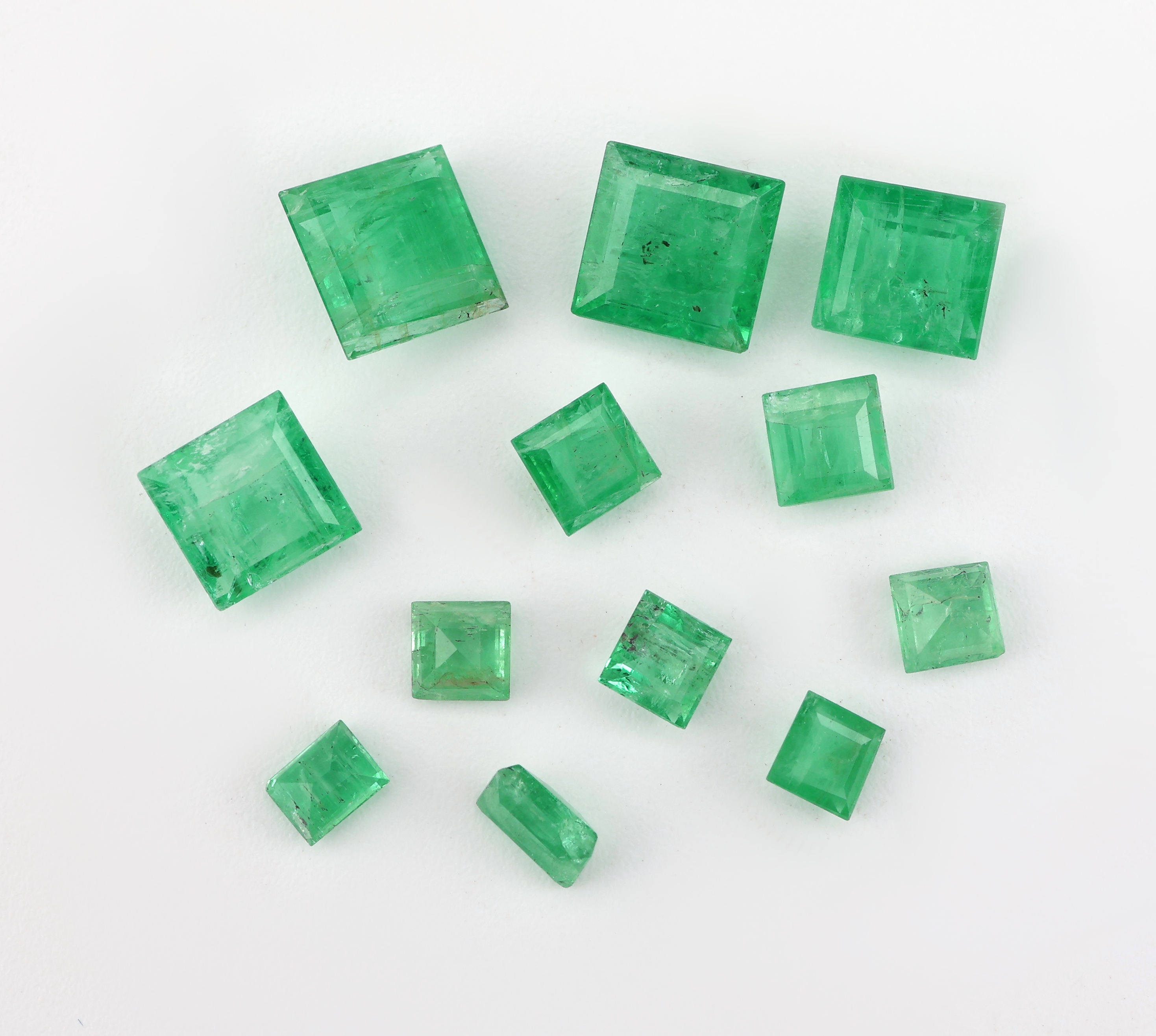 Image 27059182 - Lot 12 lose facett. Smaragde ca. 4.79 ct, in versch. Größen Farben und Formen ...