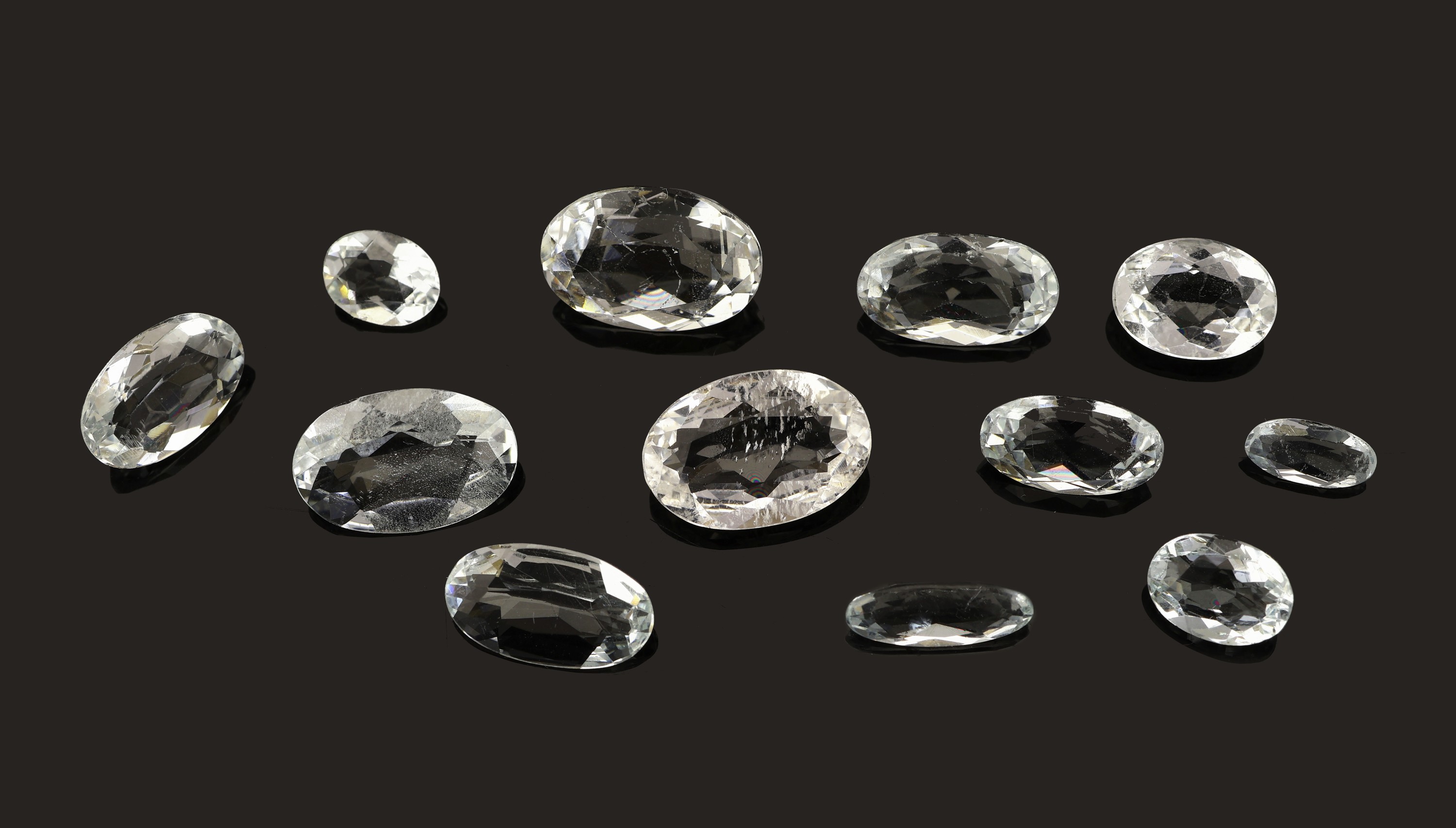 Detail a: Lot 12 lose ovalfacett. Aquamarine zus. 22.30 ct, in versch. Formen, Farben und Größen