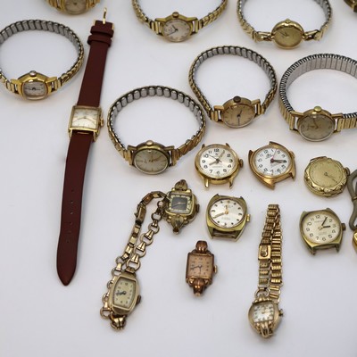 27059107a - 30 vergoldete Damenarmbanduhren verschiedener Marken, Schweiz/Deutschland/USA um 1930 - ...