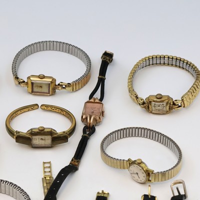 27059107d - 30 vergoldete Damenarmbanduhren verschiedener Marken, Schweiz/Deutschland/USA um 1930 - ...