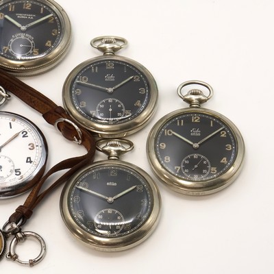 27059173b - 5 Militär-Taschenuhren im Nickelgehäuse, Schweiz um 1940, Geh. 4 x verschraubt, 1 x ...