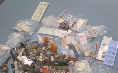 27059179e - Großes Konvolut für Reparaturzwecke, diverse Teile für Armband-, Taschenuhren etc. ...