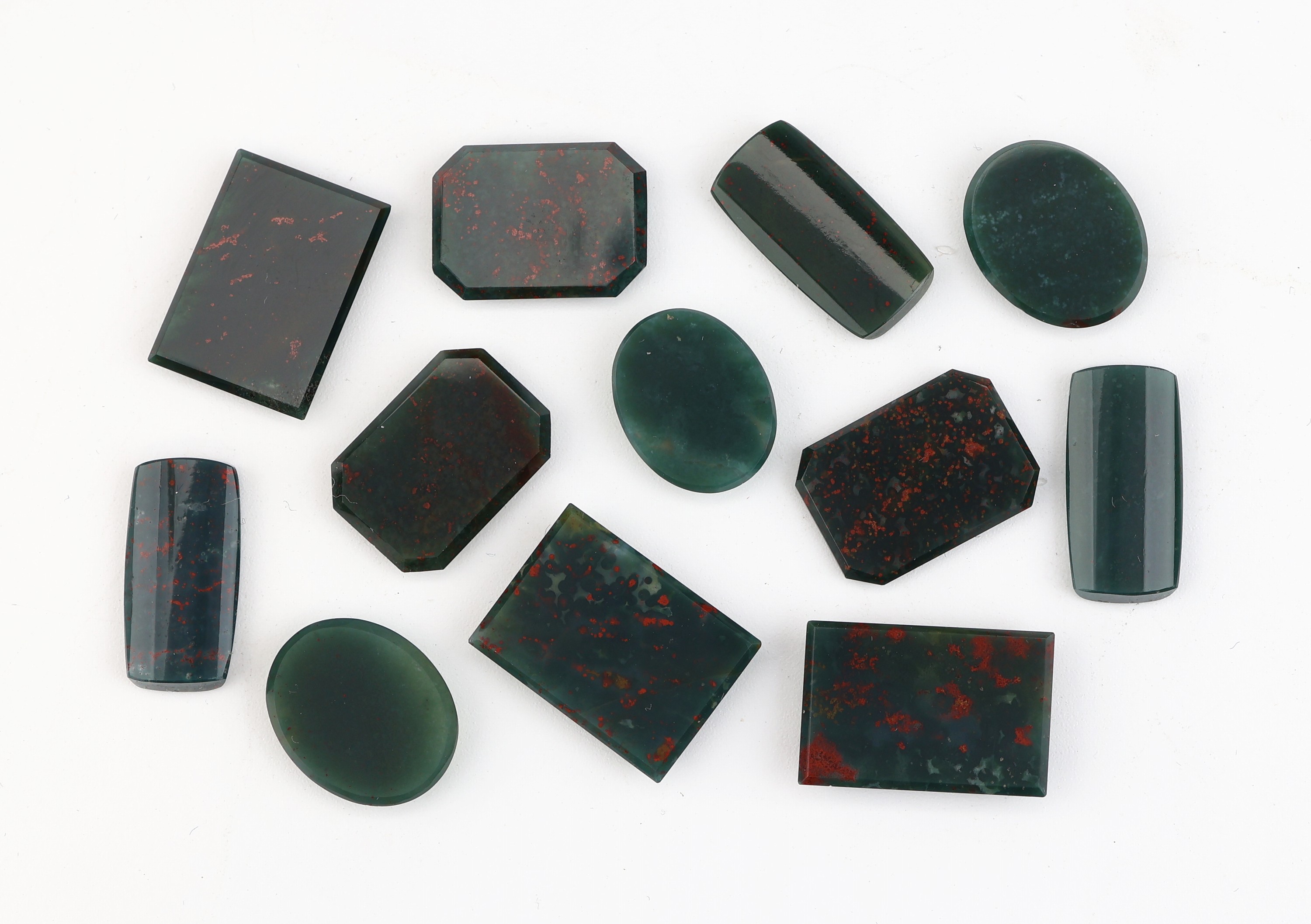 Image 27059200 - Lot 12 lose Gravurplatten zus. 37.80 ct, in versch. Formen und Größen, u.a. Malachit- ...