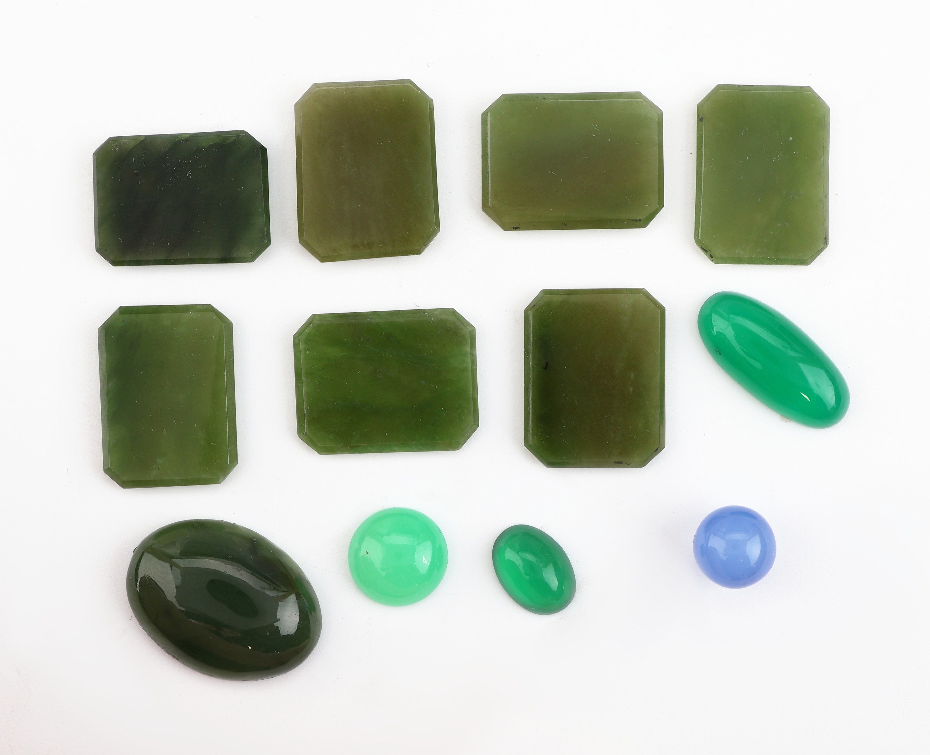 Image 27059203 - Lot 12 lose Achate zus. 78.9 ct, in versch. Formen und Farben, überwiegend Grün ...