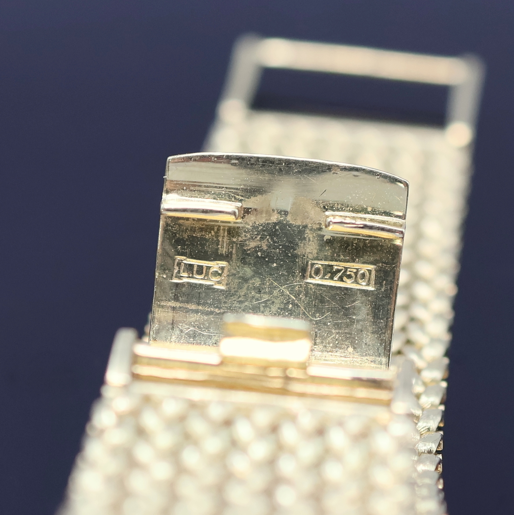 Detail f: CHOPARD Armbanduhr in GG 750/000, Schweiz um 1975, Automatik, orig. Goldband, Boden aufgedr., Lapislazuli-Zifferbl. besch., gold. Zeiger, verg. Werk ...