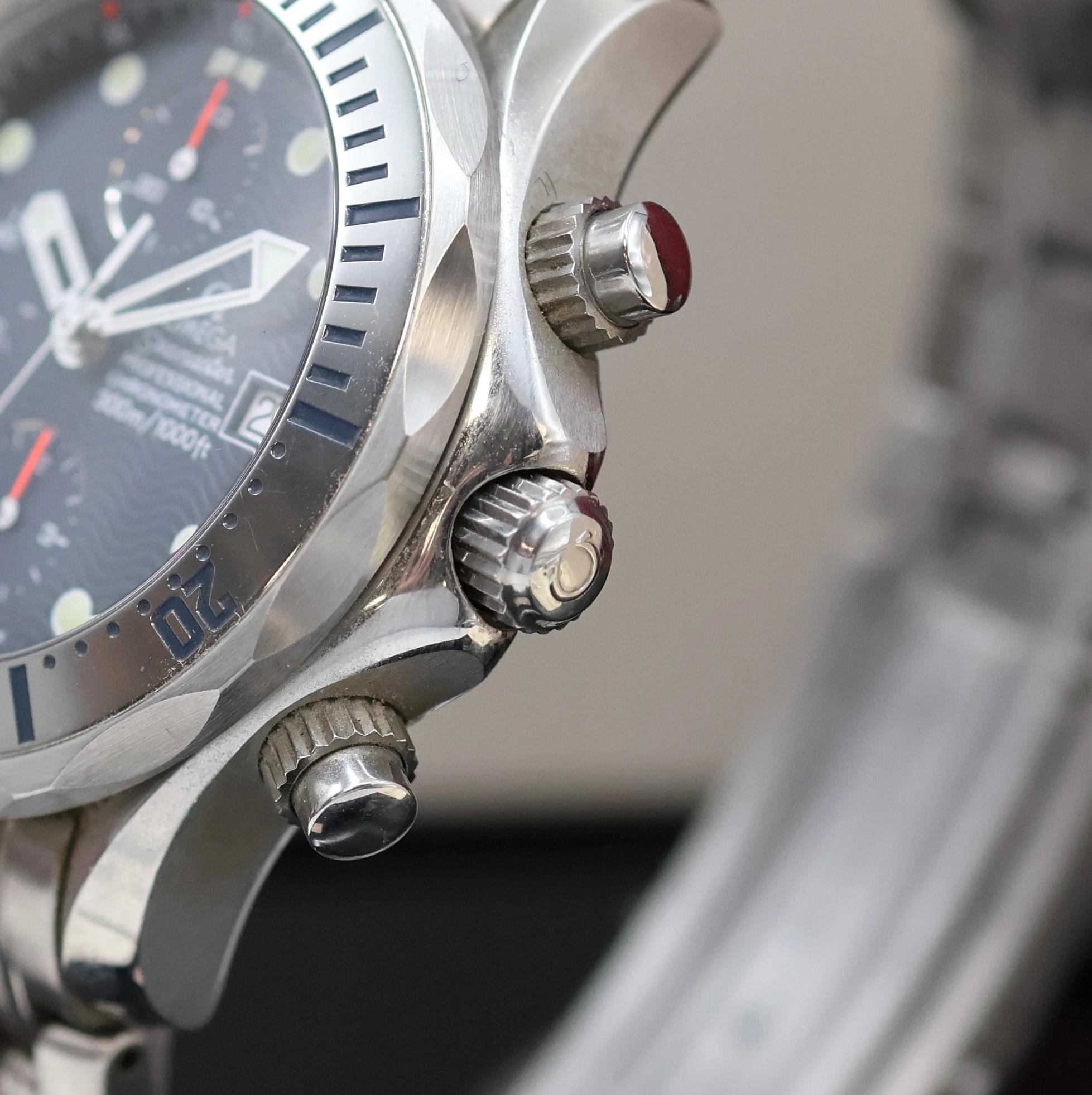 Detail c: OMEGA Seamaster Professional Chronometer Armbandchronograph in Stahl Referenz 25988000, Schweiz verk. lt. beil. Pap. 09/2002, Automatik, orig. ...