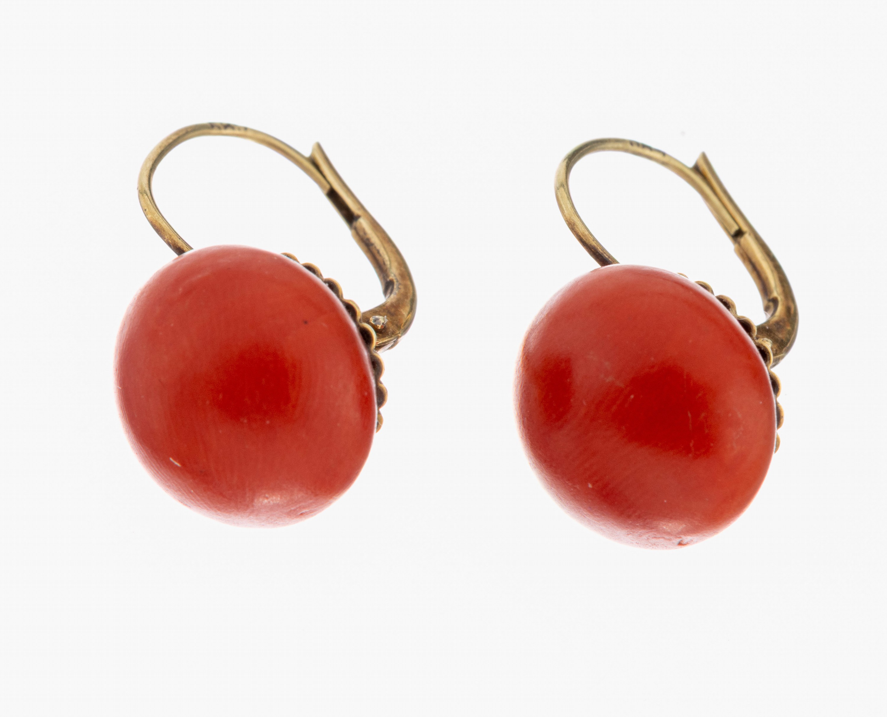 Image 27059220 - Paar 14 kt Gold Korallen-Ohrhänger, um 1900, GG 585/000, schlicht, 2 Korallenboutons, ...