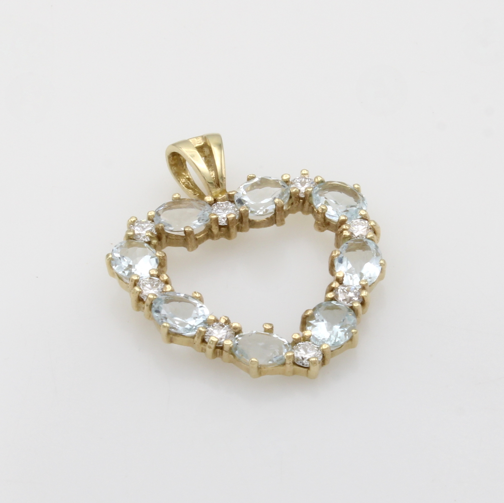 Image 27059229 - Herzanhänger mit Aquamarinen und Brillanten, GG 585/000, Brill. zus. ca. 0,50 ct feines ...