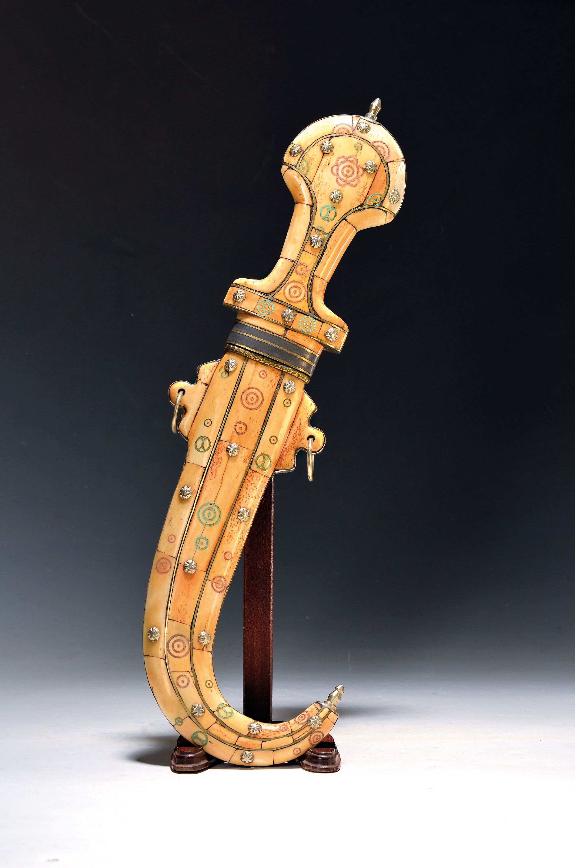 Image 27059327 - Jambiya, Jemen, 20. Jh., Griff und Scheide mit Beinauflagen ausgefaßt, diese mit ...