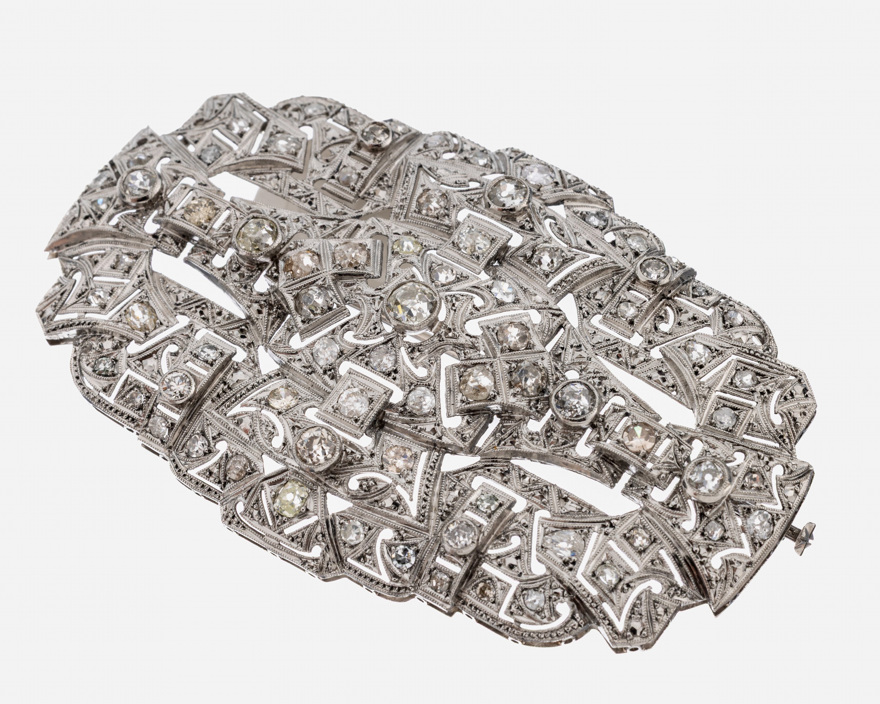 Image 27059359 - Platin Art Deco Diamant-Brosche, um 1930, Pt gepr., geometrisches Design, durchbrochen ...