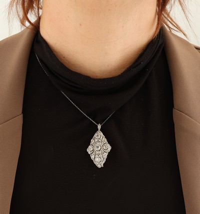 27059336g - 14 kt Gold Art Deco Diamant-Brosche, um 1920, GG 585/000 gepr., schauseitig Platin, ...