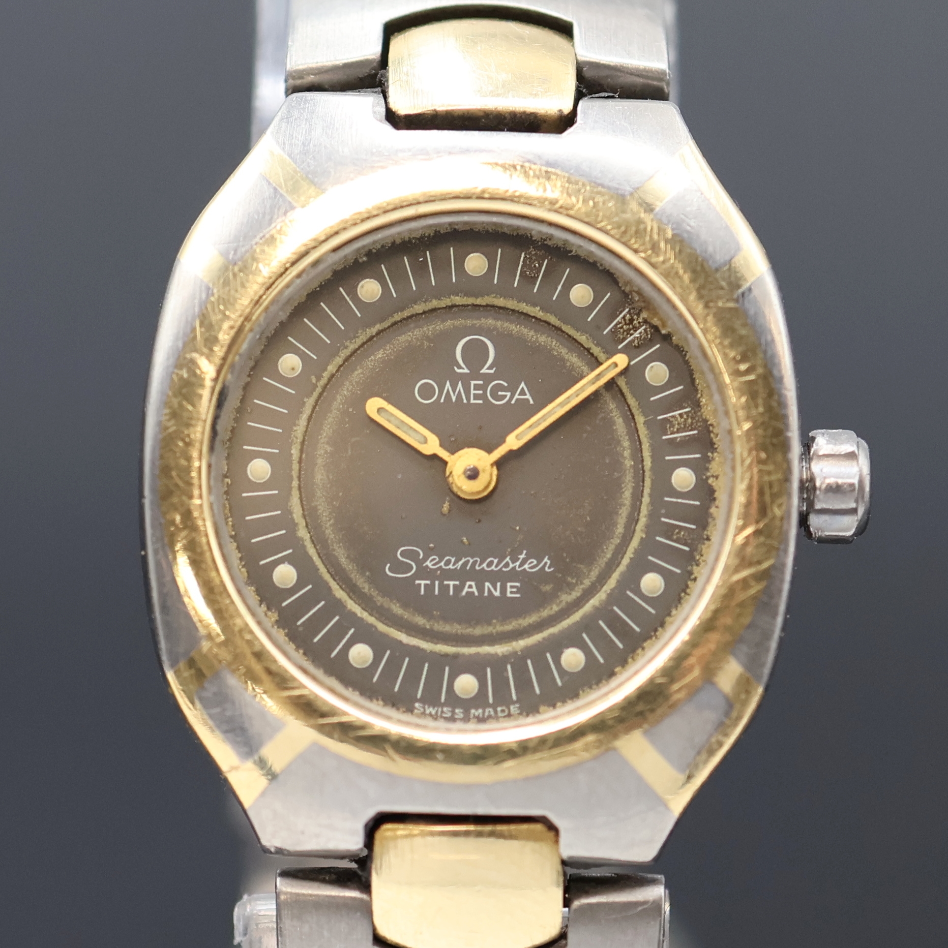 Detail b: OMEGA Seamaster Polaris Damenarmbanduhr in Titan/Gold Referenz 795.1031, Schweiz um 1990, quarz, Boden aufgedr., orig. Gliederband m. dopp. ...