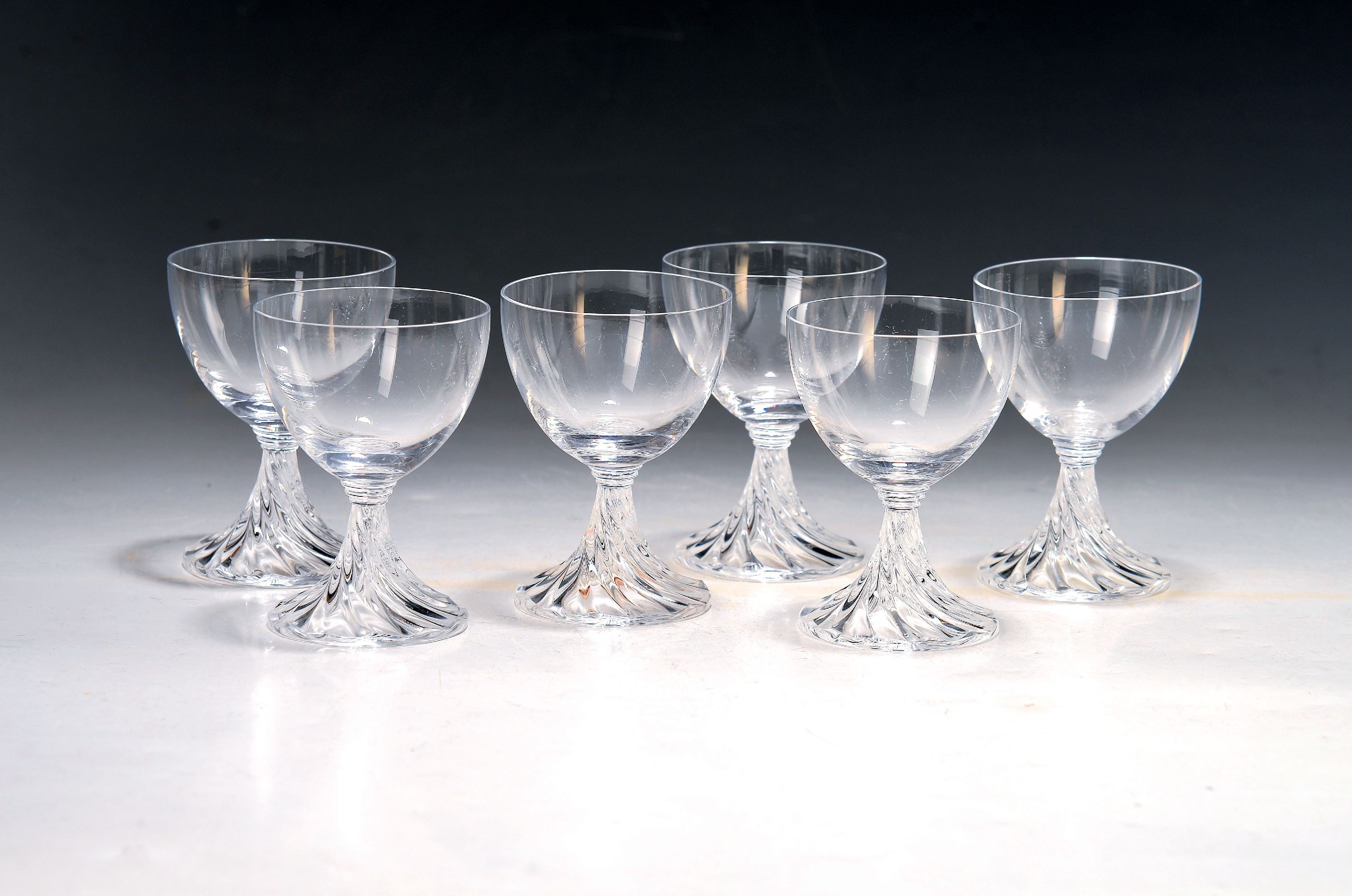 Image 27059467 - 6 Likörgläser, Lalique, Frankreich, farbloses Glas, in sich gedrehter Standfuß, am ...