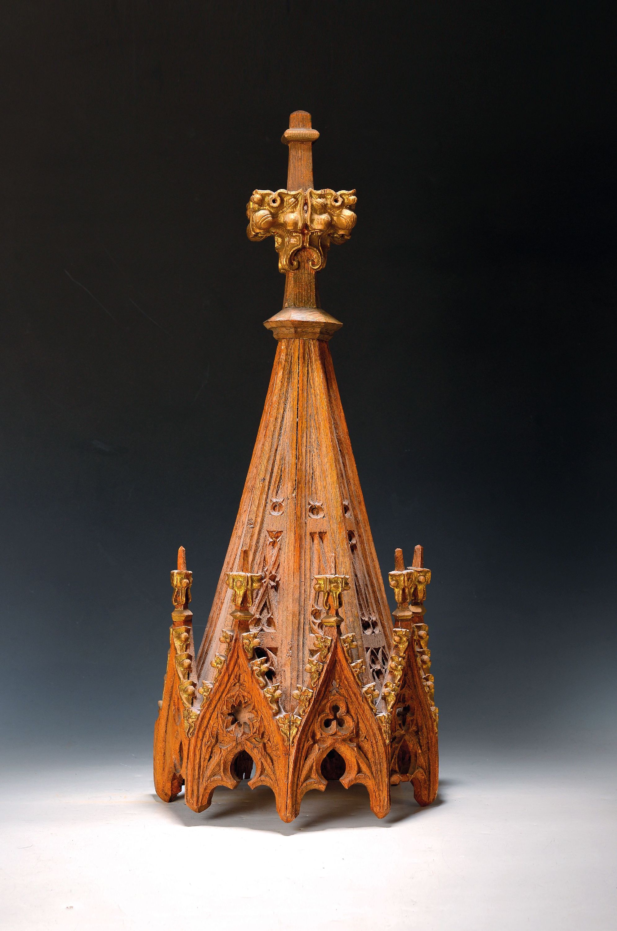 Image 27059477 - Neogotischer Skulpturen-Baldachin, ausgehendes 19.Jh., Holz geschnitzt, tlw. vergoldet, ...