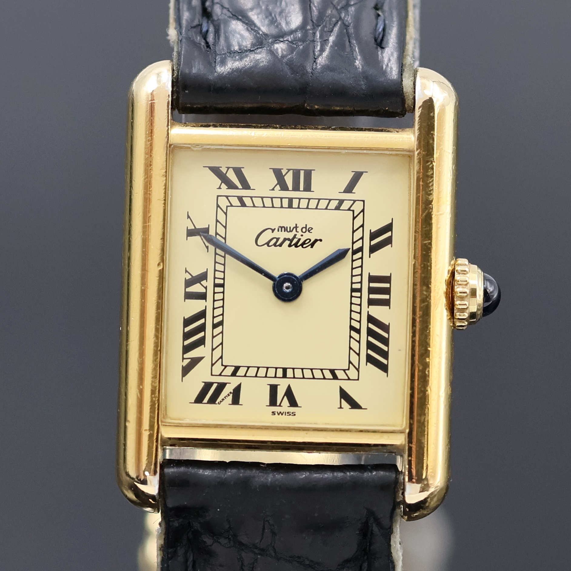 Detail b: CARTIER Tank Vermeil Damenarmbanduhr Referenz 1613, Schweiz um 1995, quarz, verg. 925er Silber Geh., Boden 4-fach verschr., Schmuckkrone, Lederband ...