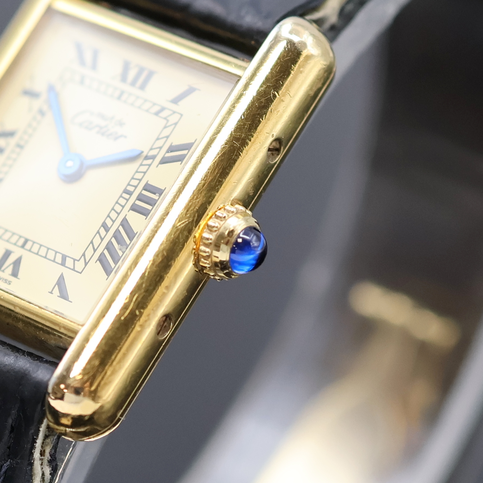 Detail c: CARTIER Tank Vermeil Damenarmbanduhr Referenz 1613, Schweiz um 1995, quarz, verg. 925er Silber Geh., Boden 4-fach verschr., Schmuckkrone, Lederband ...