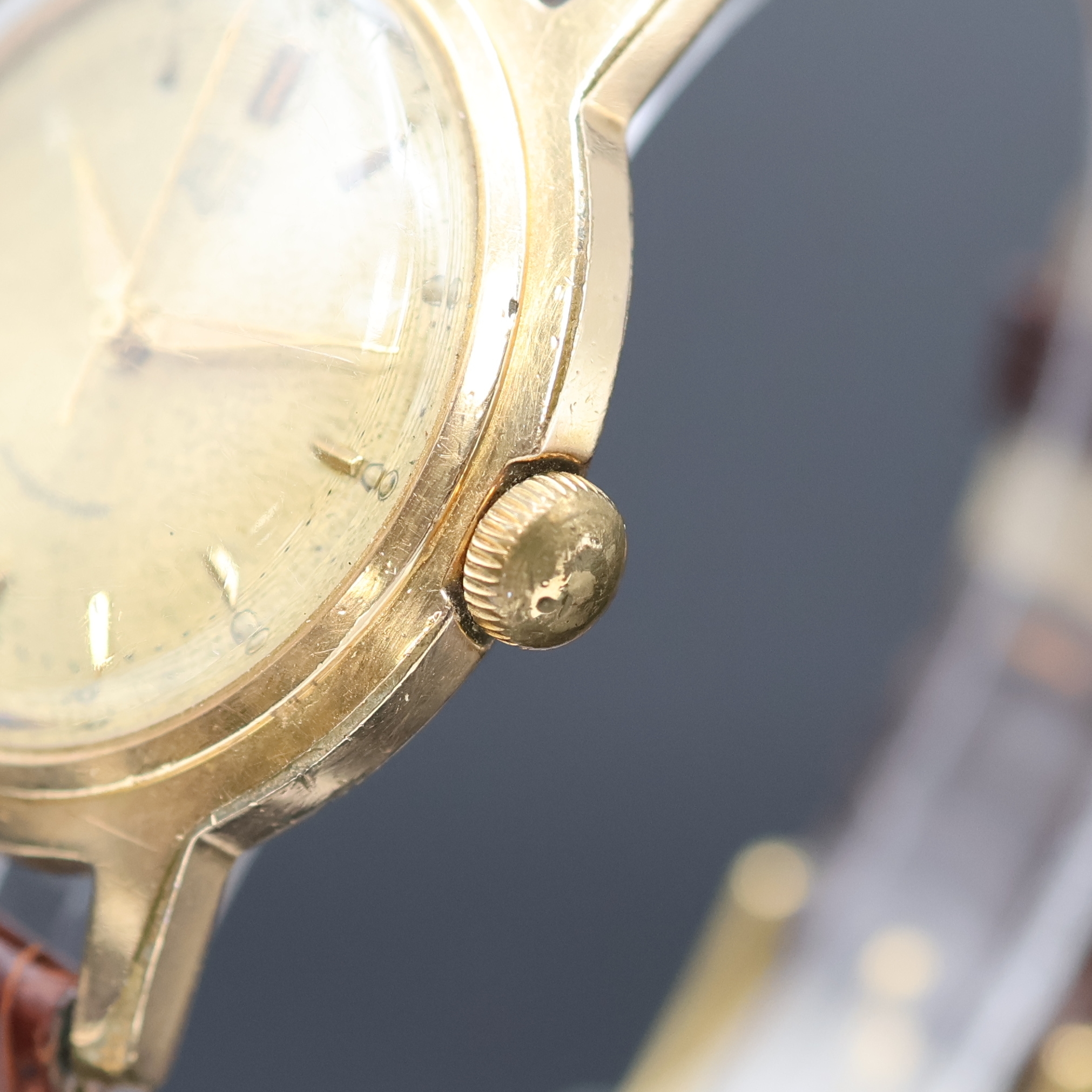 Detail c: GUB Glashütte SA vergoldete Herrenarmbanduhr, Deutschland um 1960, Handaufzug, Stahlboden verschr., goldfarb. Zifferbl. m. aufges. Std.-Ind. teils ...
