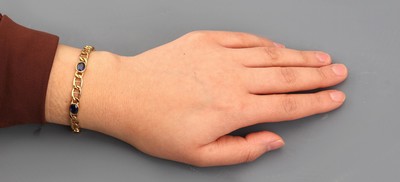 27059588a - 18 kt Gold Farbstein-Armband, GG 750/000, 6ovalfacett. saphirfarb. Synthesen, L. ca. 18 ...