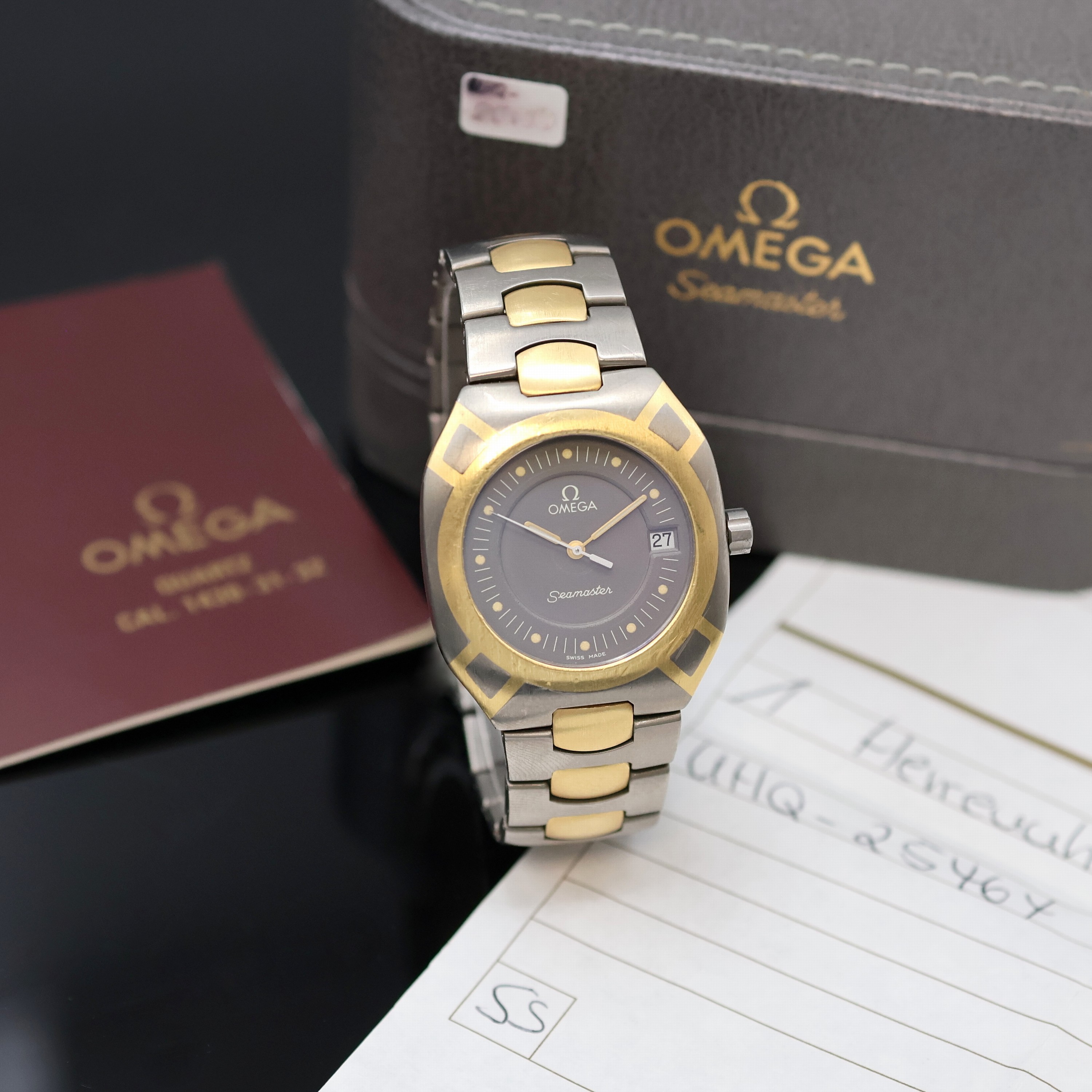 Detail a: OMEGA Seamaster Polaris Armbanduhr in Titan Referenz 196.0291/396.0981, Schweiz um 1990, quarz, Geh. Gold-intarsiert, orig. Gliederband m. dopp. ...