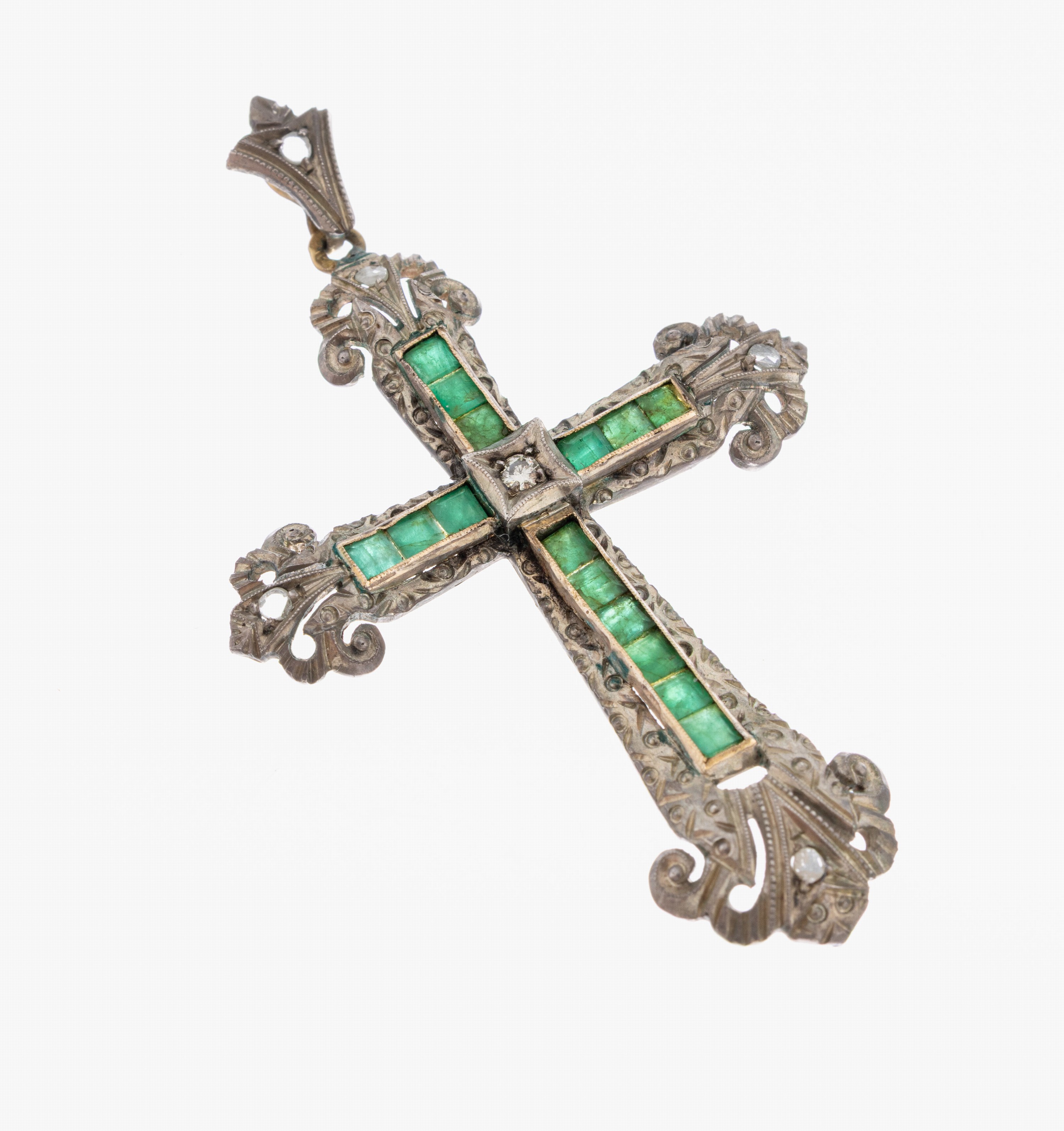 Image 27059608 - 18 kt gold and silver emerald-diamond- crosspendant , YG 750/000 and silver, 15 emerald ...