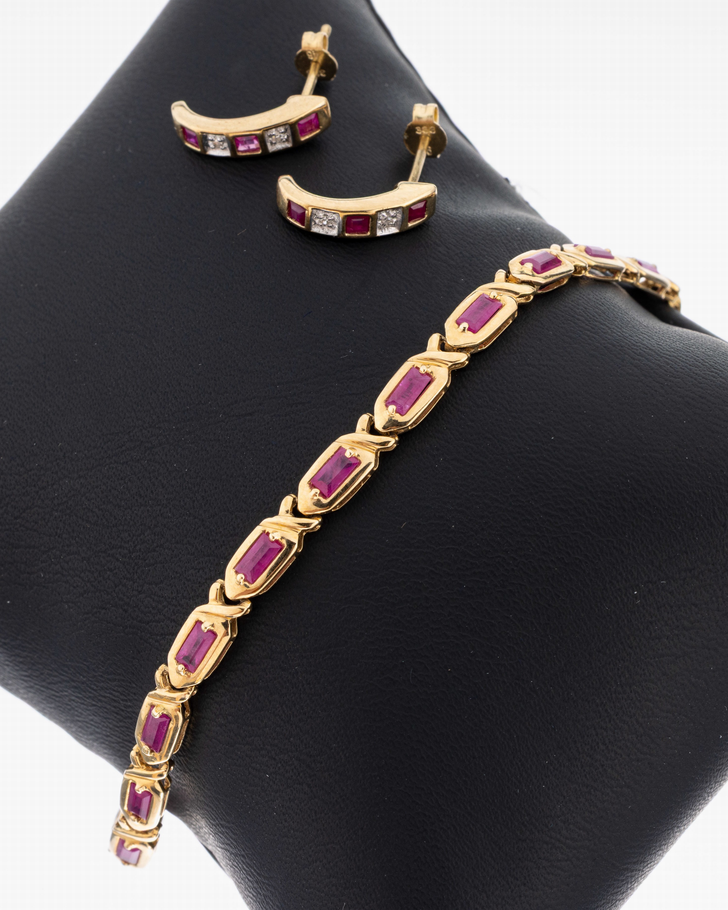 Image 27059614 - 14 kt Gold Rubin-Armband, GG 585/000, 19 Rubinbaguettes (beh.) zus. ca. 3.80 ct, L. ...