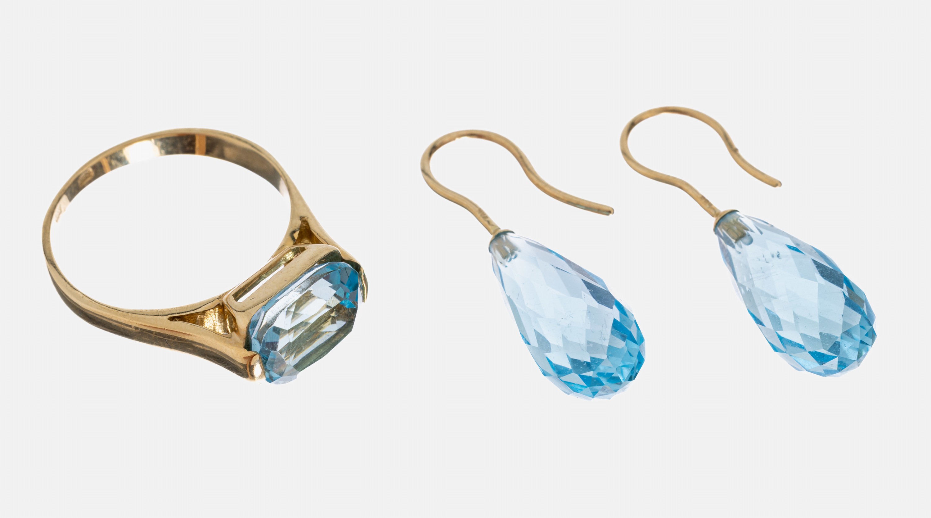 Image 27059619 - 14 kt gold topaz-lot , YG 585/000, comprisedof: 1 ring, ringsize 54, oval bevelled blue ...