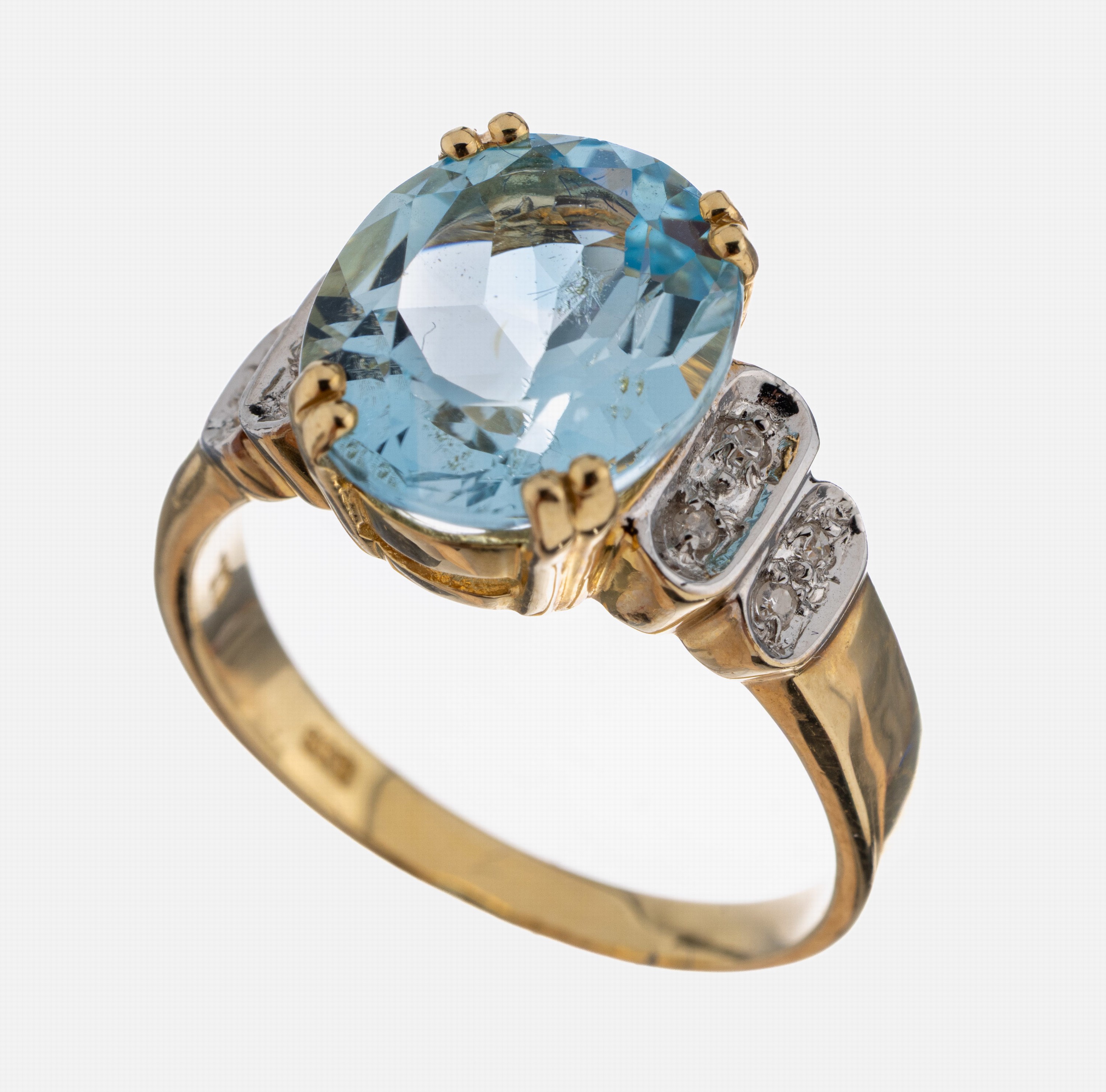 Image 27059622 - 14 kt Gold Topas-Diamant-Ring, GG 585/000, ovalfacett. Blautopas (beh.) ca. 4.0 ct, 8 ...