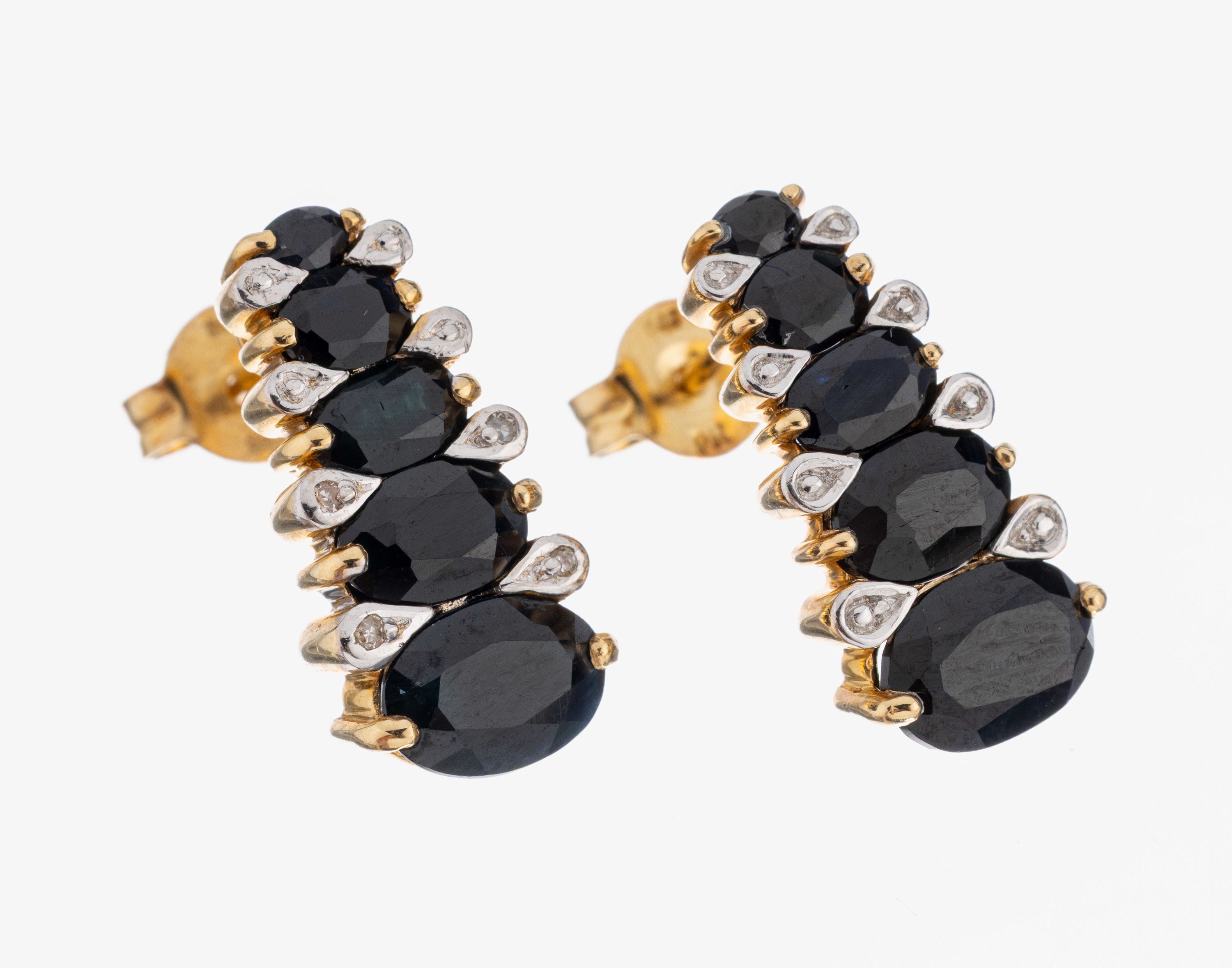 Image 27059639 - Paar 14 kt Gold Saphir-Diamant-Ohrstecker, GG 585/000, 10 ovalfacett. Saphire zus. ...