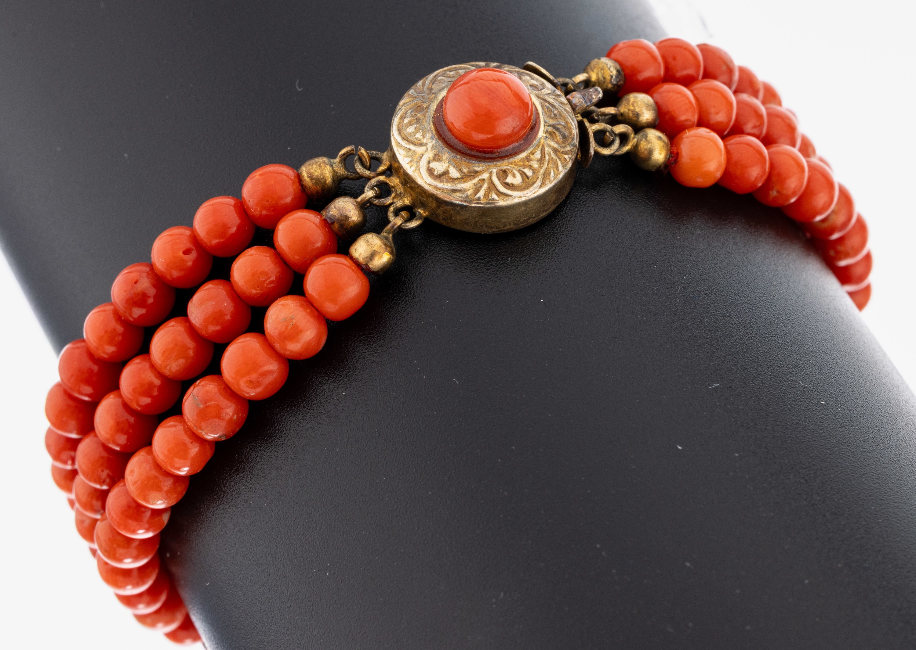 Image 27059655 - Korallen-Armband, 3-rhg. Korallenkugeln, D.ca. 4.8 mm, L. ca. 18.5 cm, Kastenschloss ...