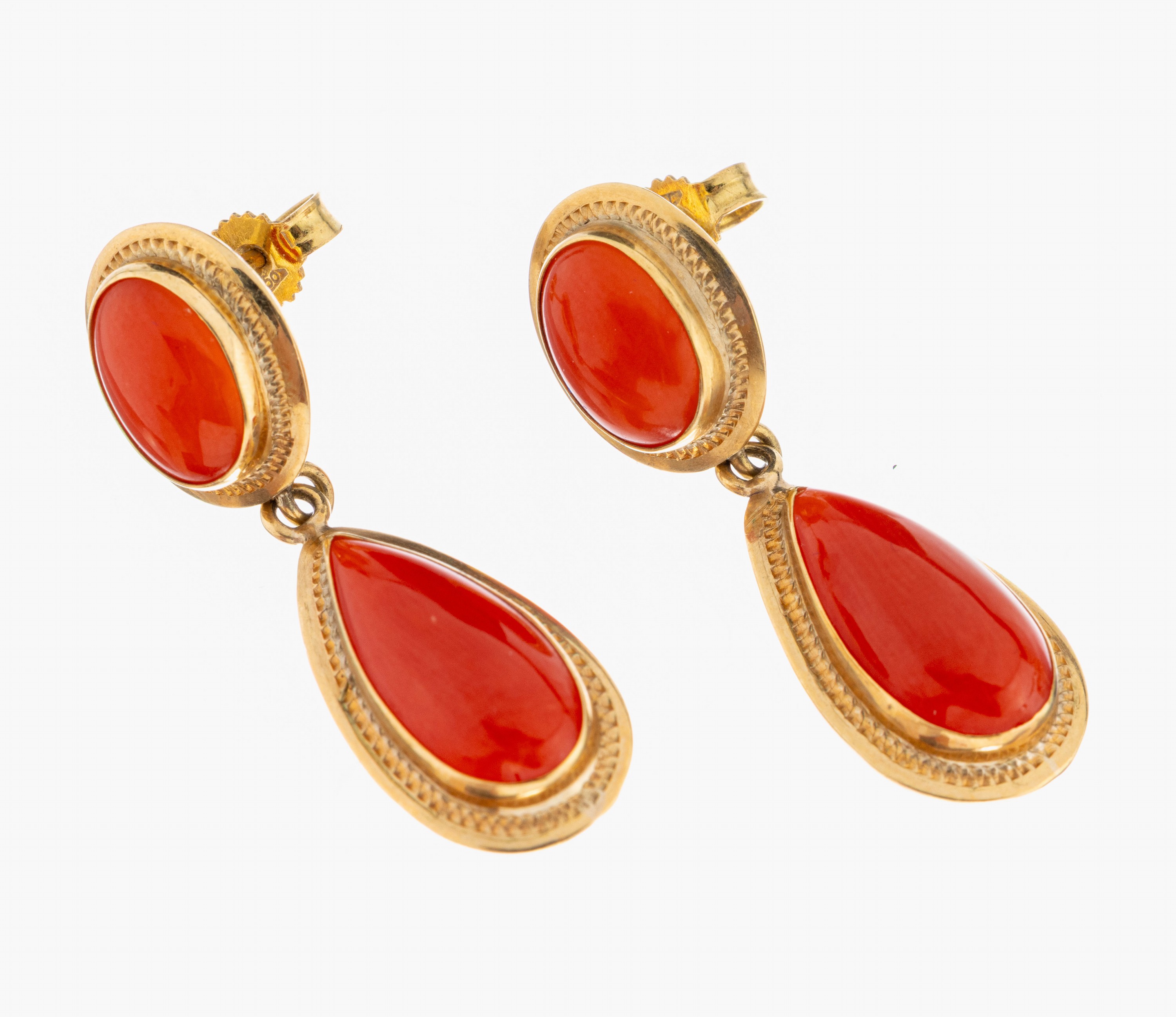 Image 27059656 - Paar 18 kt Gold Korallen-Ohrstecker, GG 750/000, länglich bewegl., 2 ovale und 2 ...