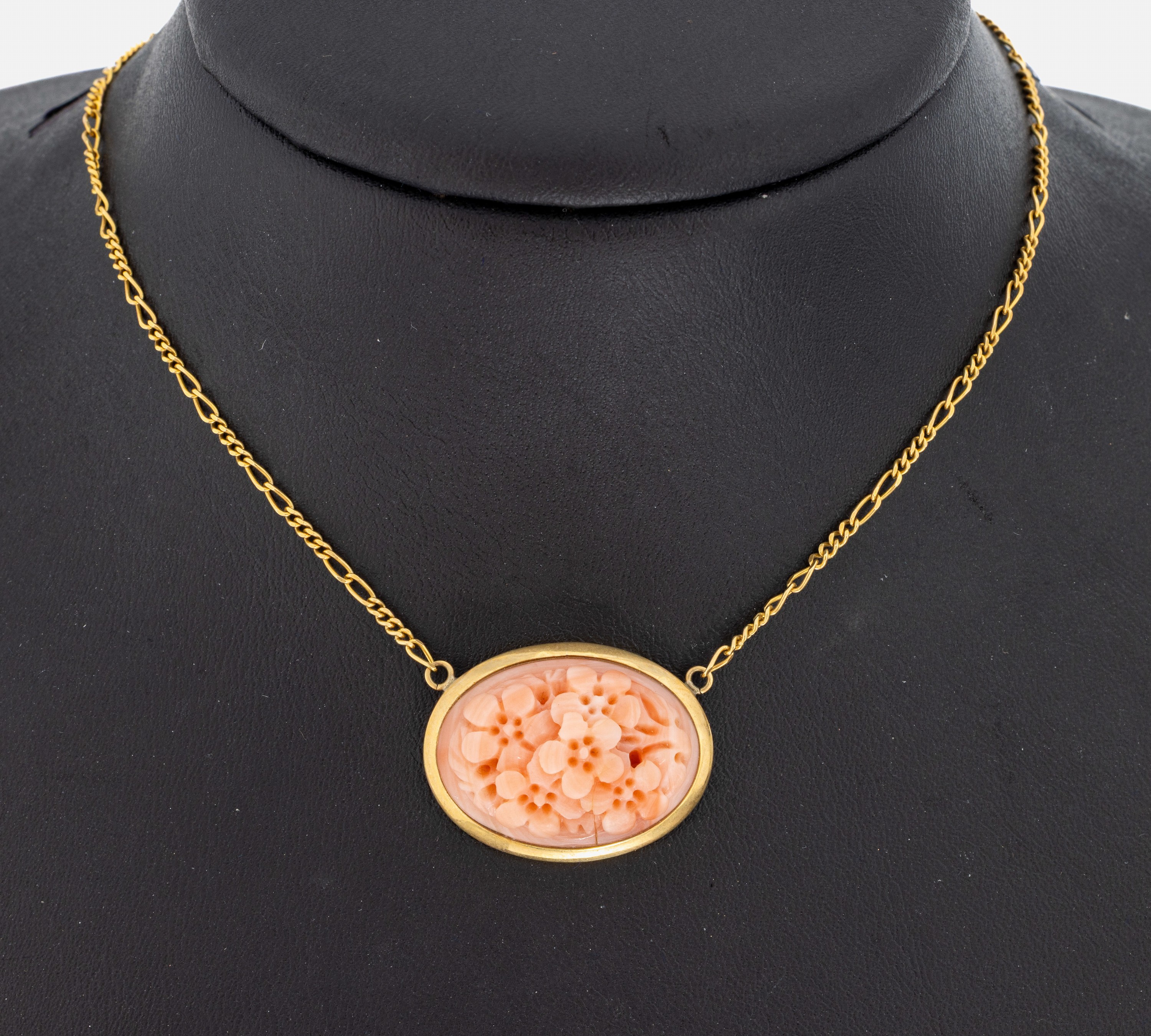 Image 27059661 - 18 kt Gold Korallen-Collier, GG 750/000, Mittelteil mit ovaler Korallenschnitzerei, ...