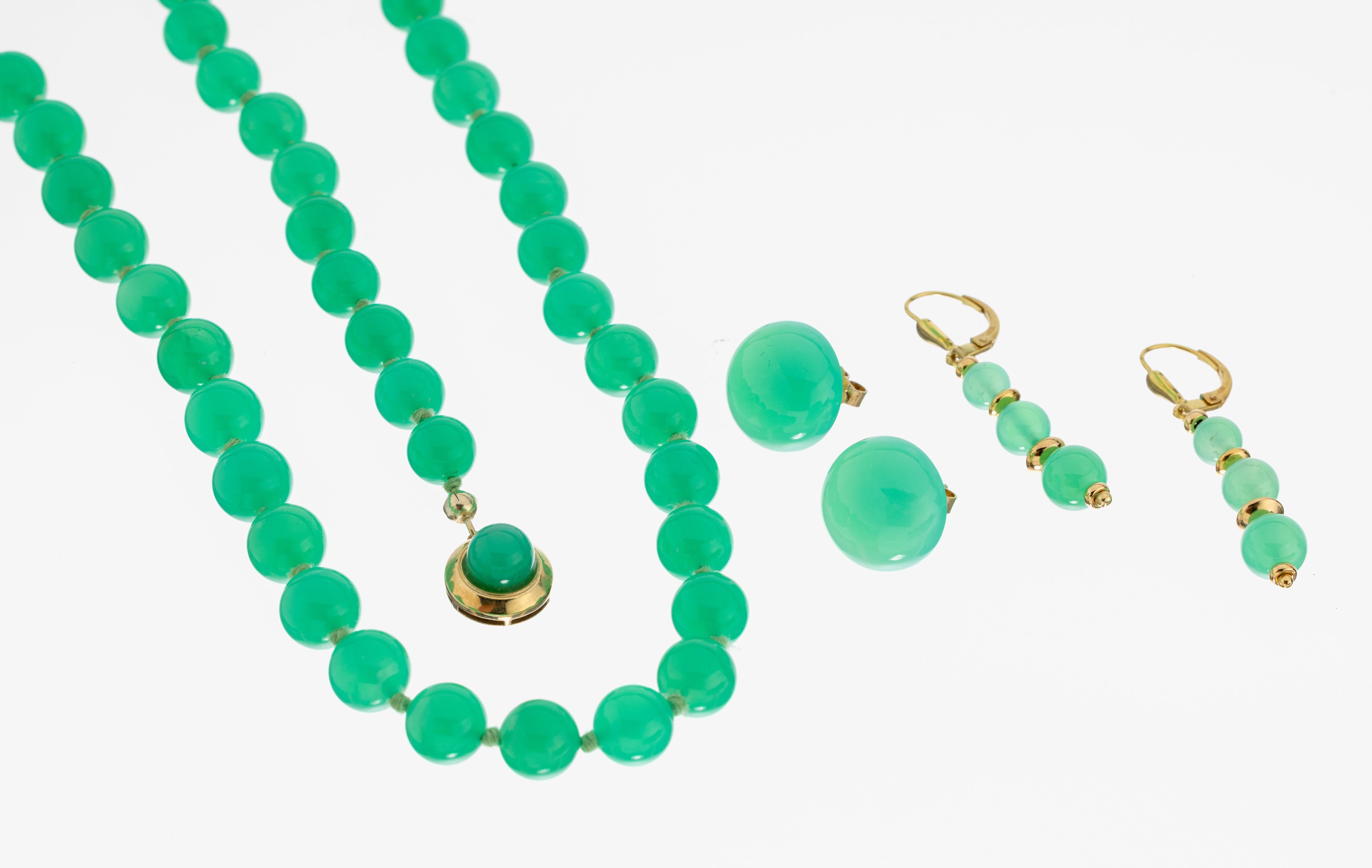 Image 27059683 - 14 kt Gold Chrysopras-Konvolut, GG 585/000,best. aus: 1 Collier, L. ca. 64 cm, ...