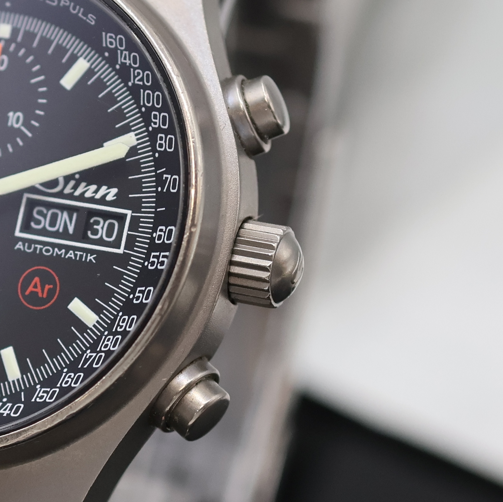 Detail c: SINN Armbandchronograph Referenz 144, Deutschland um 1995, Automatik, Titangeh. inkl. orig. Titan-Gliederband m. Faltschl., Tauchverlängerung, Boden ...