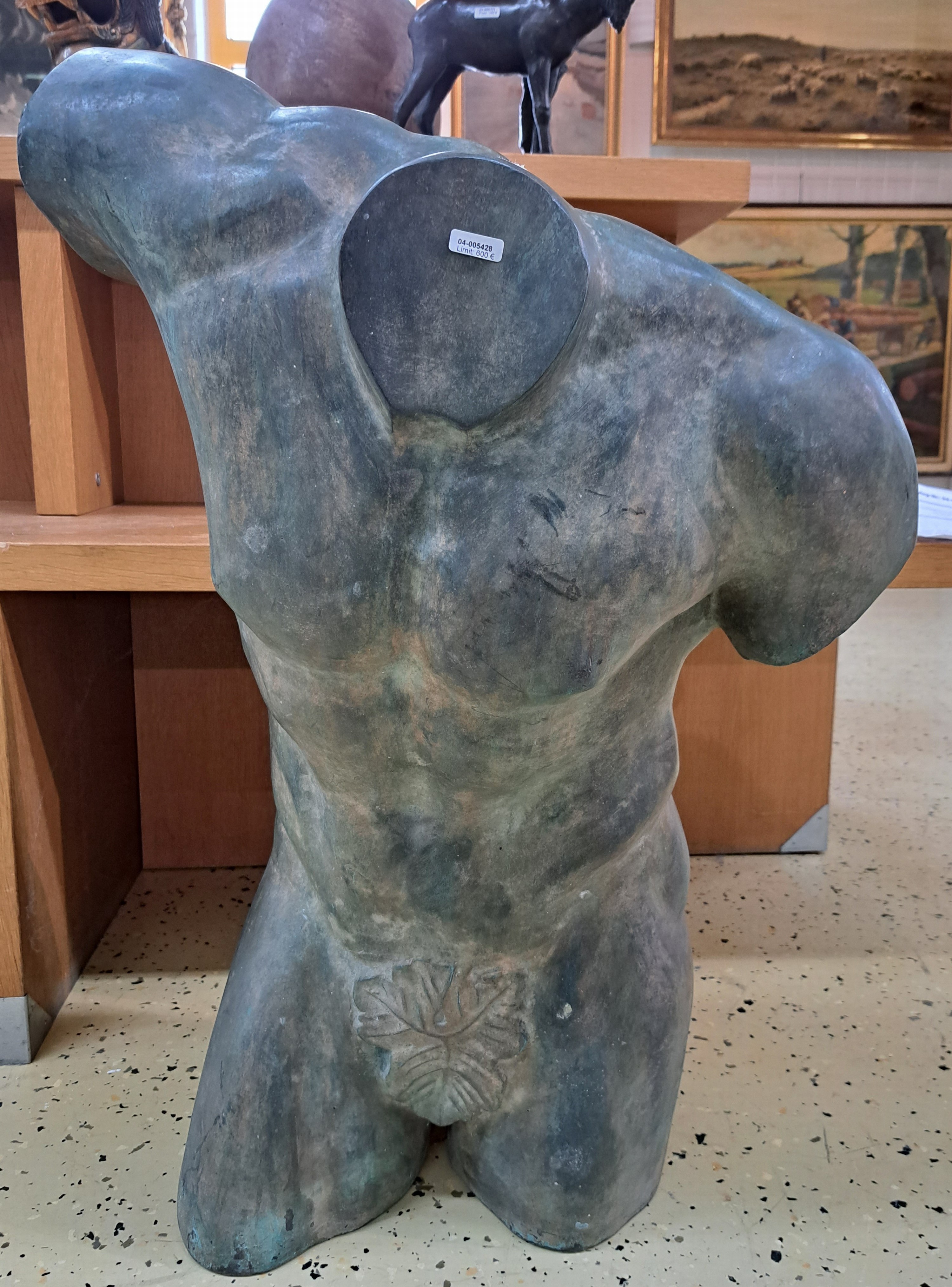 Detail a: Großer Torso eines Fauns, wohl Frankreich, um 1900, Bronze, in leicht nach vorne gebeugter Haltung, mit Feigenblatt und Schwanz, H. ca. 74cm, ...