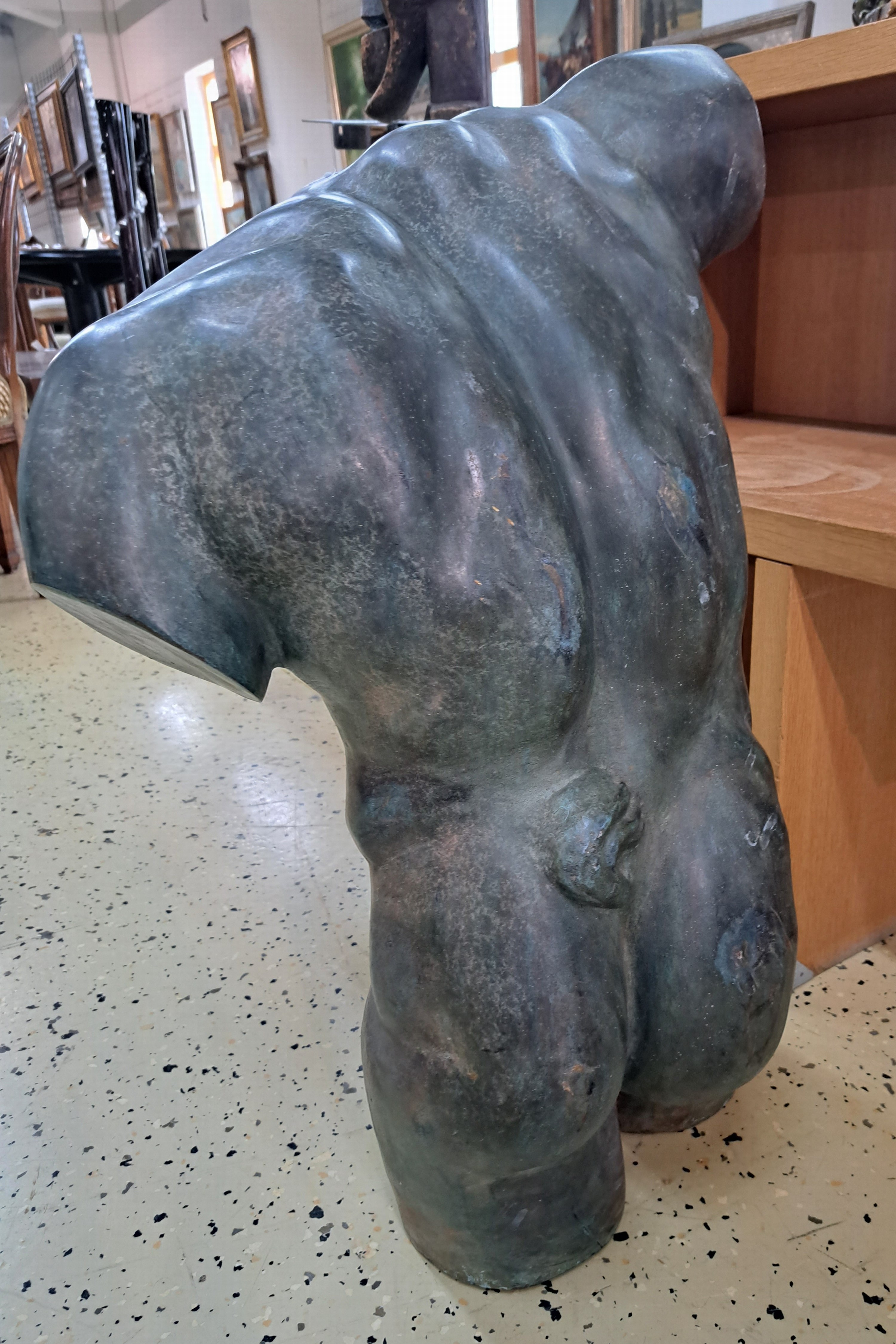 Detail c: Großer Torso eines Fauns, wohl Frankreich, um 1900, Bronze, in leicht nach vorne gebeugter Haltung, mit Feigenblatt und Schwanz, H. ca. 74cm, ...