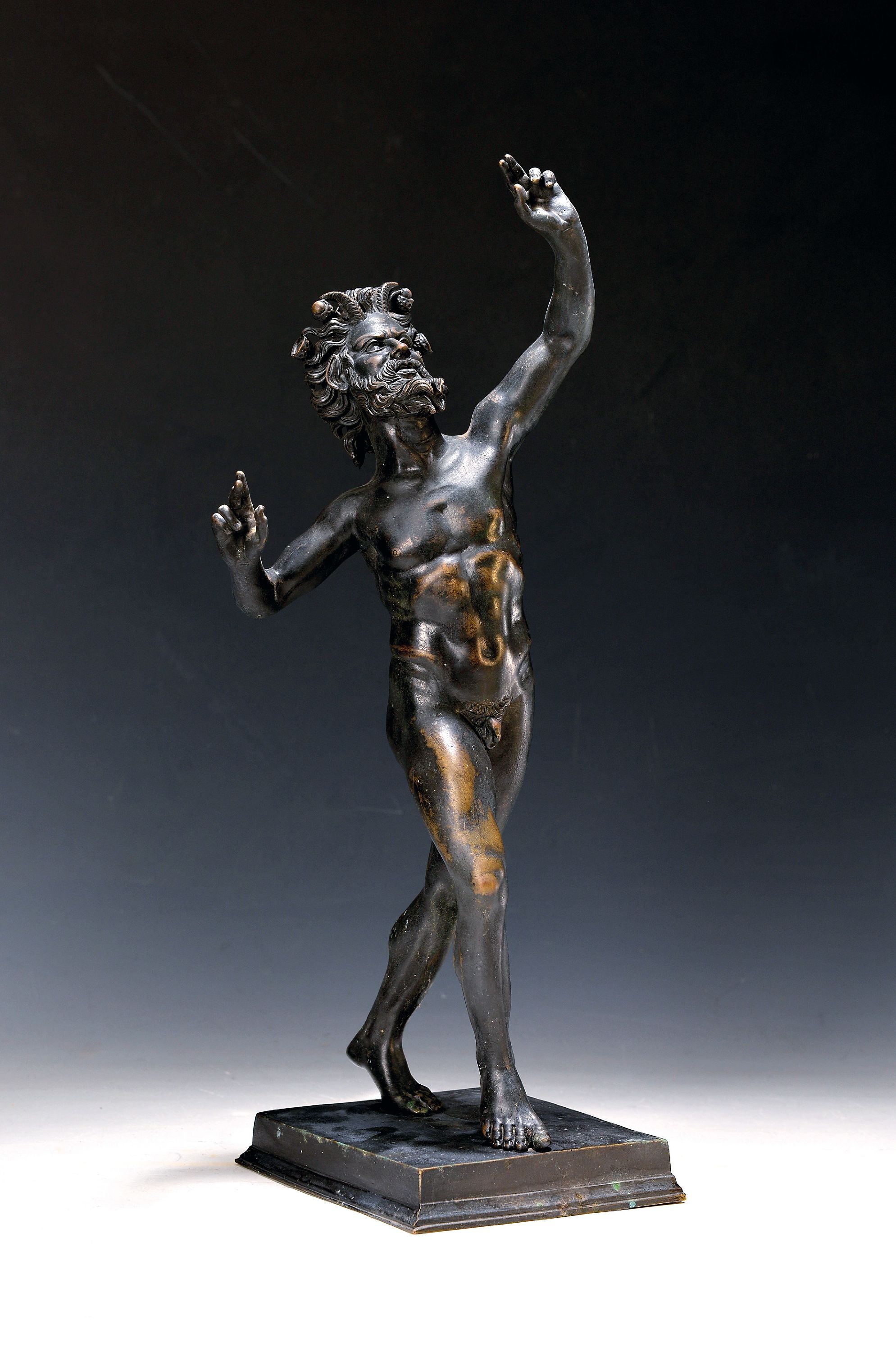 Image 27059698 - Skulptur des tanzendes Fauns, um 1900, nach dem Vorbild aus Pompeij, Bronzeguß, Schwanz ...