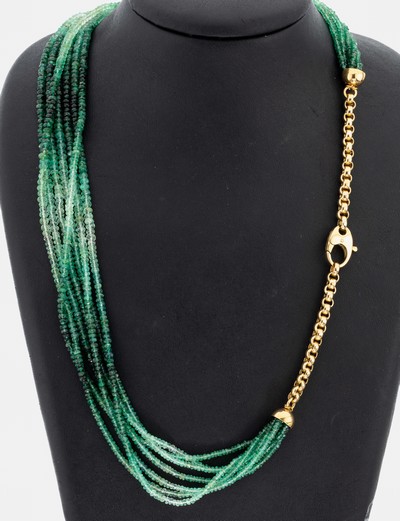 27059649a - Farbstein-Collier mit 18 kt Gold Schließe, GG 750/000 gepr., 7 rhg. facett. Smaragde ...