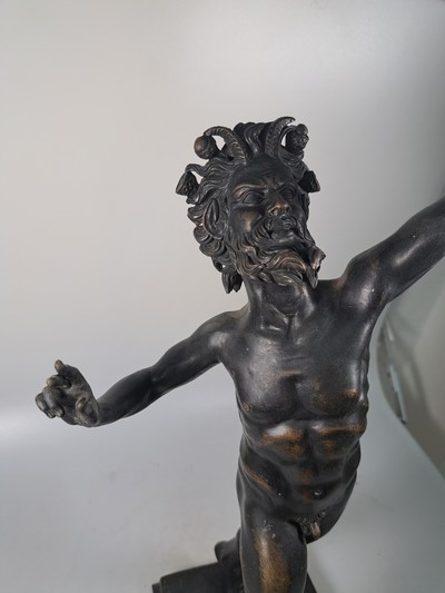 27059698b - Skulptur des tanzendes Fauns, um 1900, nach dem Vorbild aus Pompeij, Bronzeguß, Schwanz ...