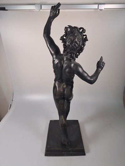 27059698d - Skulptur des tanzendes Fauns, um 1900, nach dem Vorbild aus Pompeij, Bronzeguß, Schwanz ...