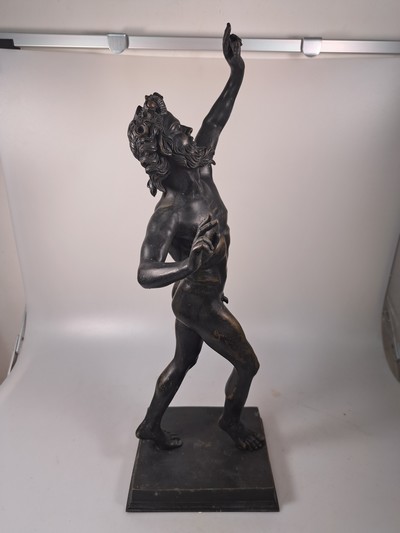 27059698e - Skulptur des tanzendes Fauns, um 1900, nach dem Vorbild aus Pompeij, Bronzeguß, Schwanz ...