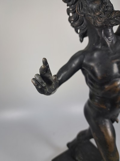 27059698l - Skulptur des tanzendes Fauns, um 1900, nach dem Vorbild aus Pompeij, Bronzeguß, Schwanz ...