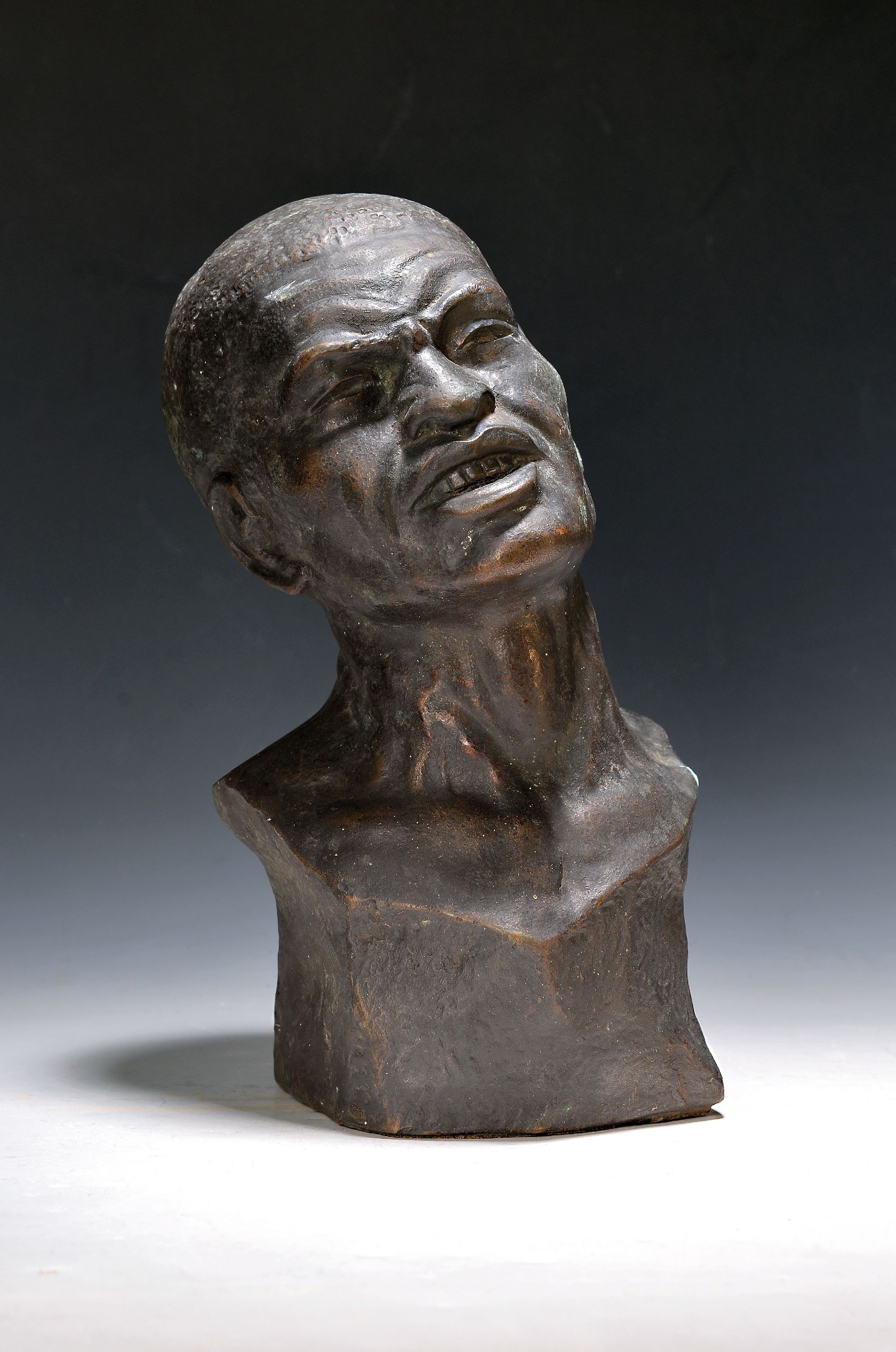 Bronzebüste, signiert (ungedeutet), Charakterkopf eines Afrikaners, signiert J. Ipcol oder ähnlich, ausdrucksvoll, H. ca. 35cm