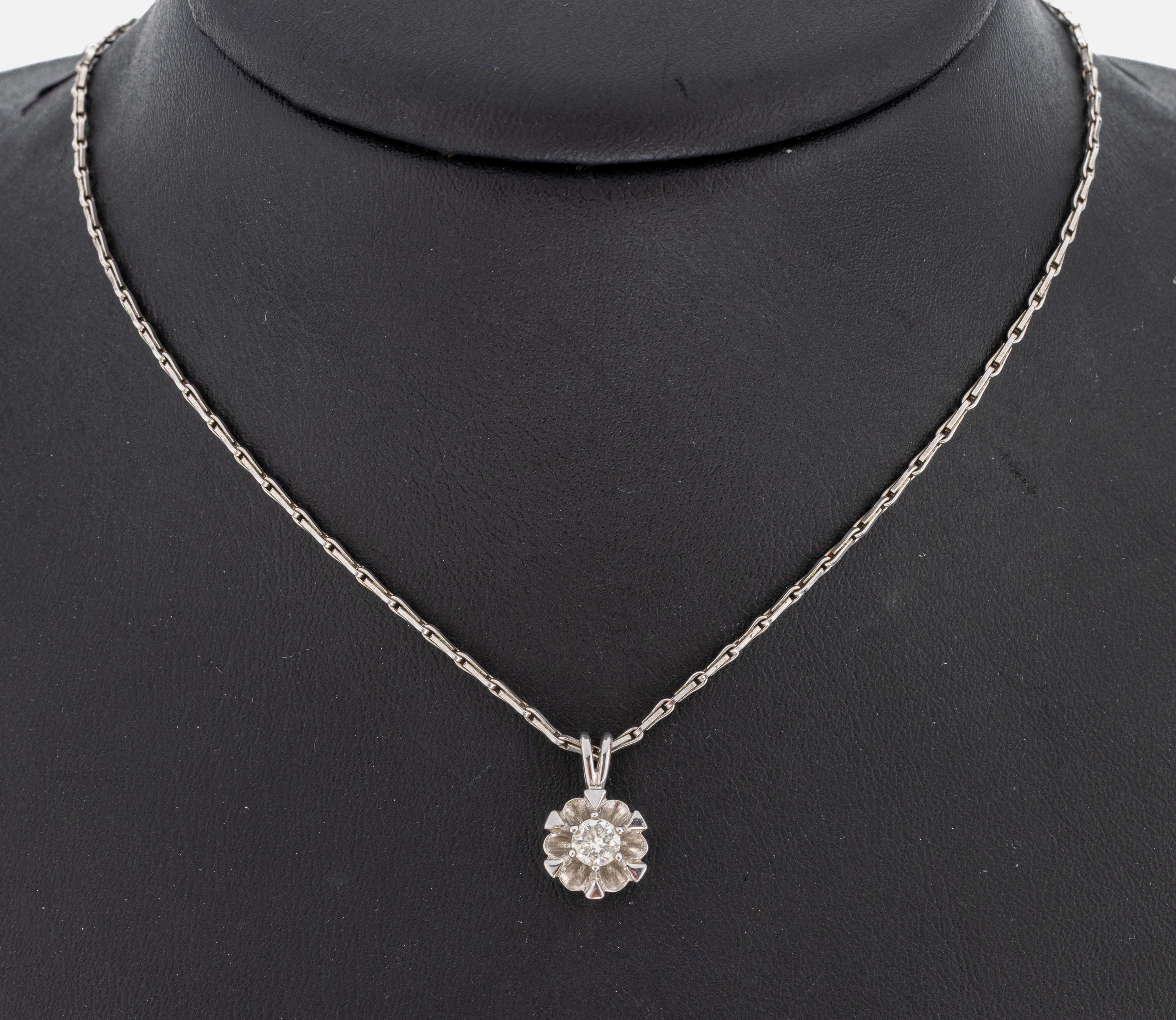 Image 27059763 - 14 kt Gold Brillant-Anhänger, WG 585/000, florale Fassung, Brillant ca. 0.25 ct ...