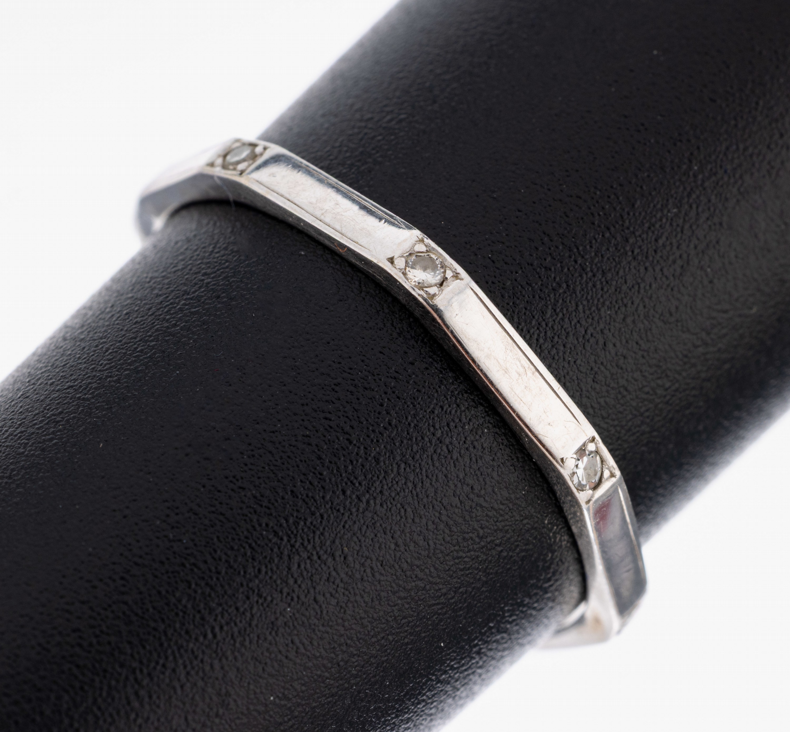 Image 27059775 - 14 kt Gold Diamant-Ring, WG 585/000, 8-eckige Schiene, 8 8/8-Diamanten zus. ca. 0.08 ct ...