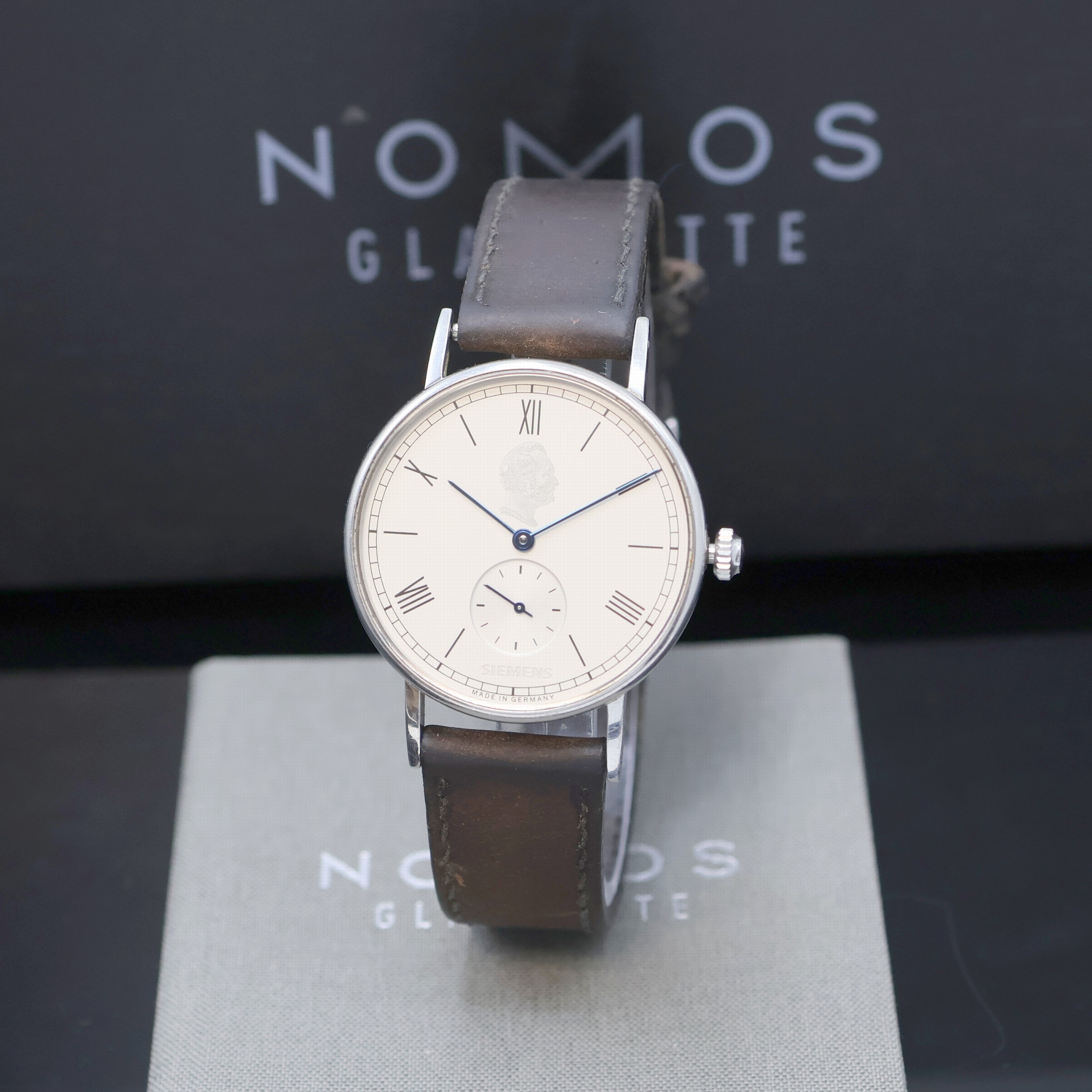 Image 27059777 - NOMOS Ludwig Siemens Armbanduhr in Stahl, Deutschland verk. lt. beil. Pap. 09/2012, ...