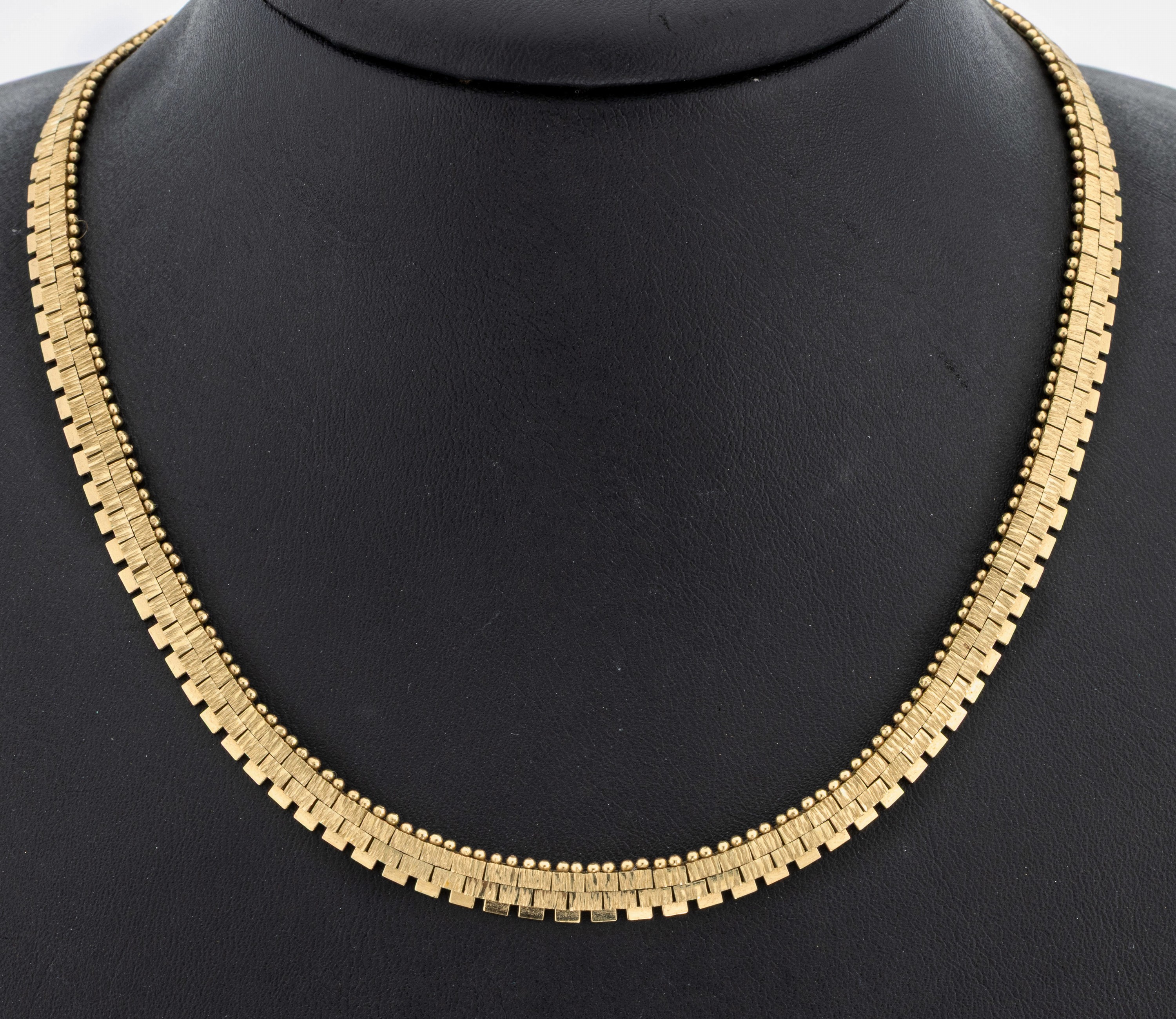 Image 27059778 - 14 kt gold necklace , YG 585/000, part. struct., brick optic, l. approx. 45.5 cm, ...