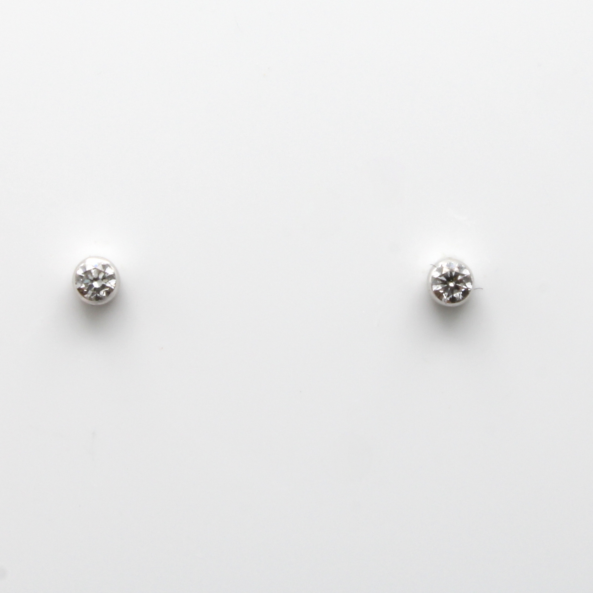 Image 27059786 - Paar Ohrstecker mit Brillantsolitären, WG 750/000, 2 Brill. in Zargenfassungen zus. ca. ...