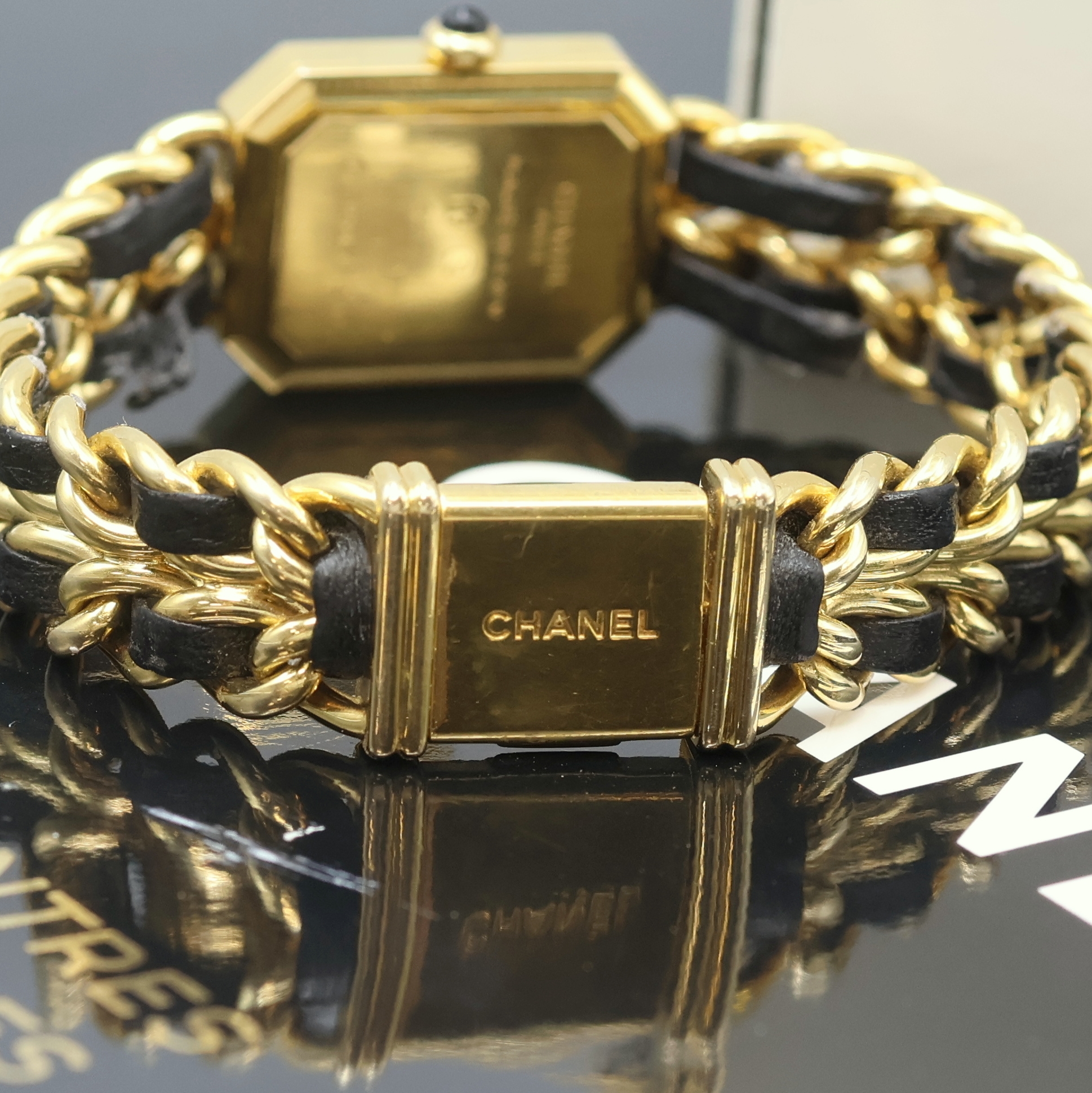 Detail d: CHANEL Damenarmbanduhr Modell Premiere, Schweiz verk. lt. beil. Pap. 09/1989, quarz, verg. Geh. m. Schmuckkrone, Boden aufgedr., verg. Gliederband m. ...